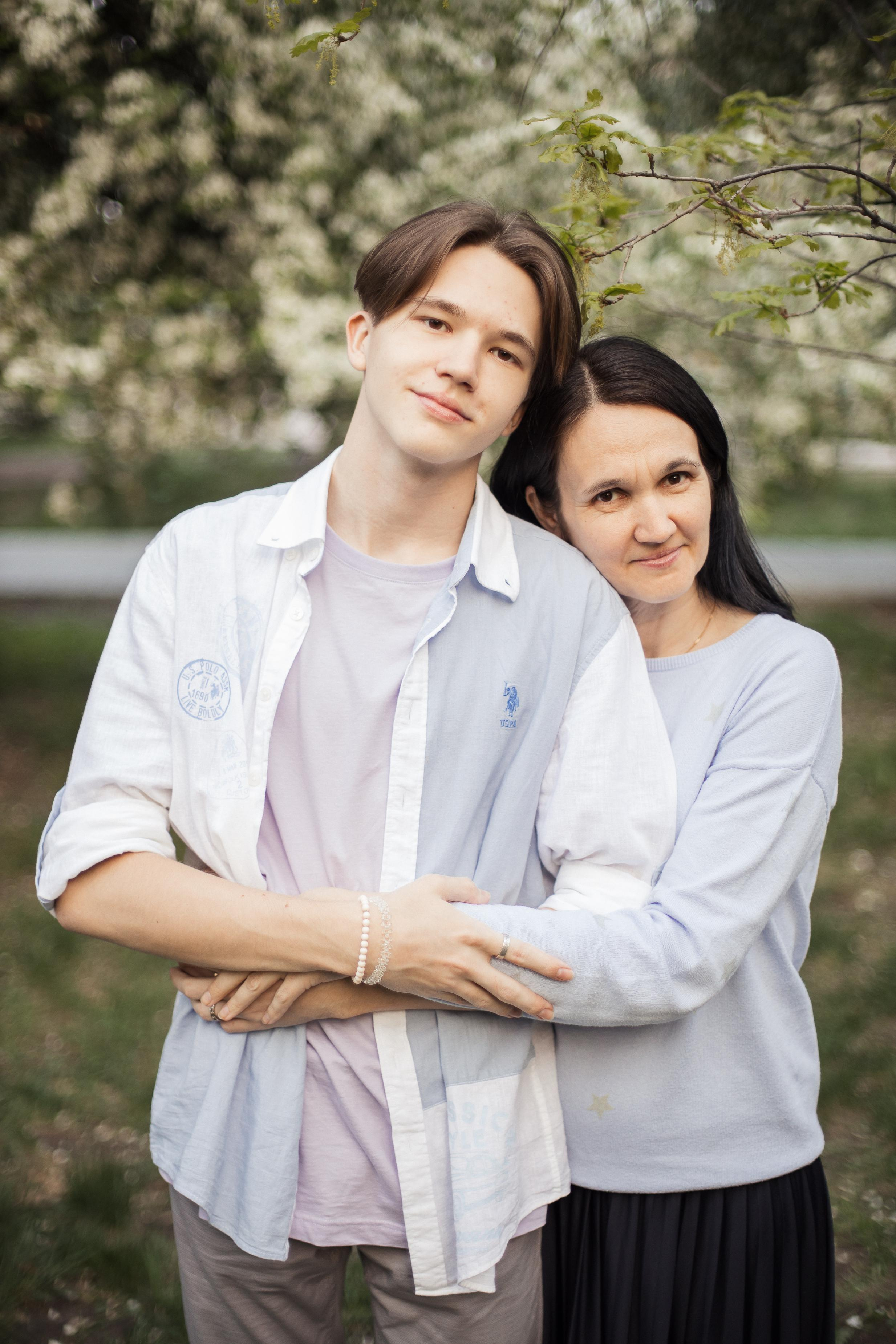 Таня с семьей. Семейный фотограф Трусова Евгения в Екатеринбурге