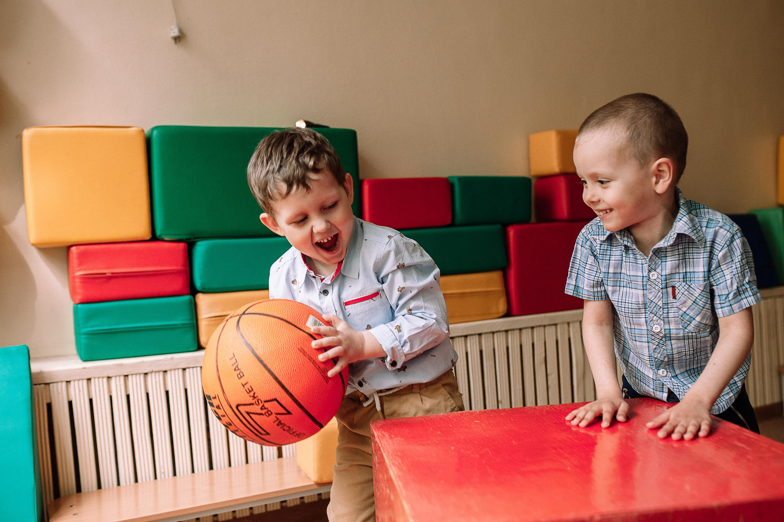 Детский сад, спорт зал. Семейный фотограф Трусова Евгения в Екатеринбурге