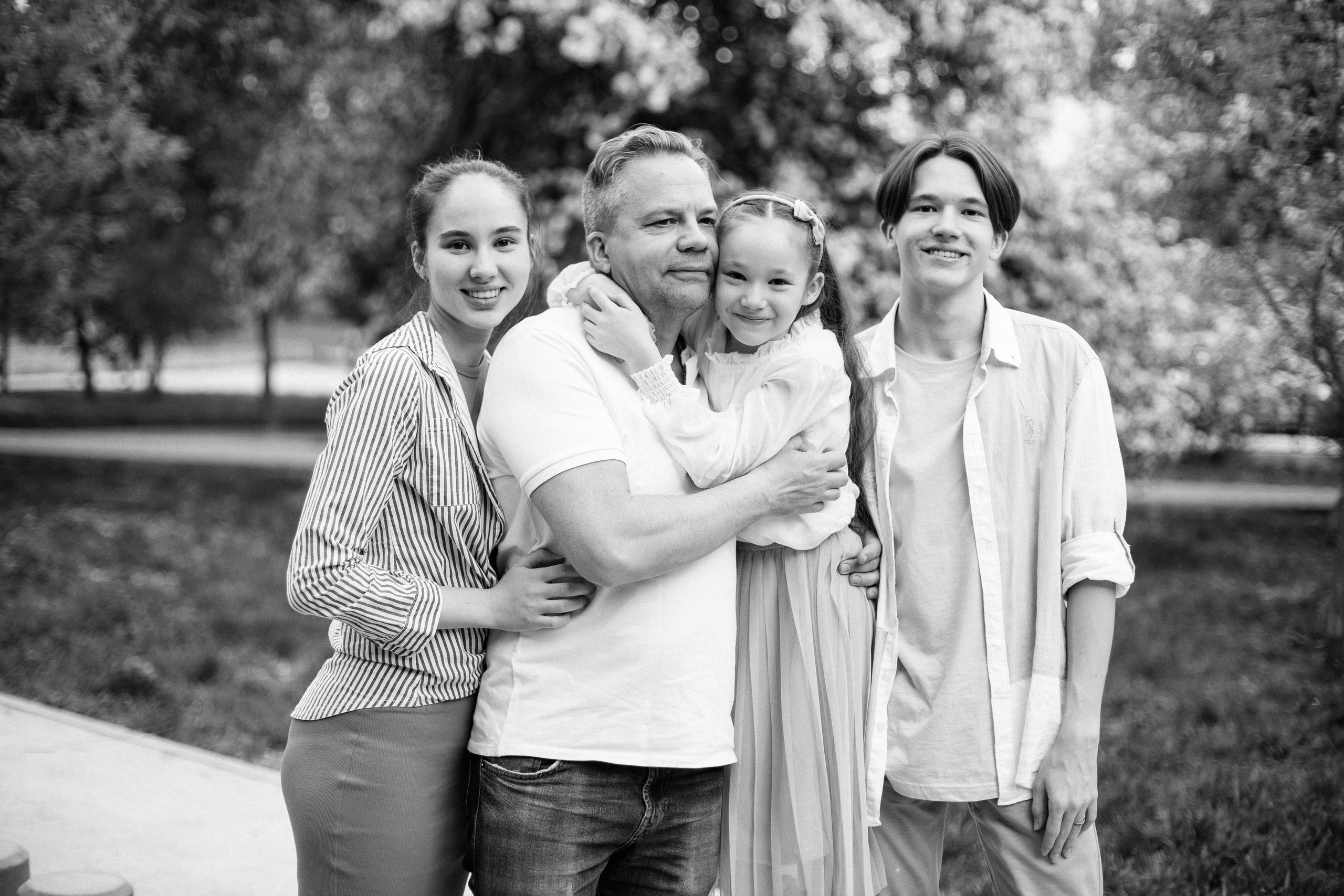 Таня с семьей. Семейный фотограф Трусова Евгения в Екатеринбурге