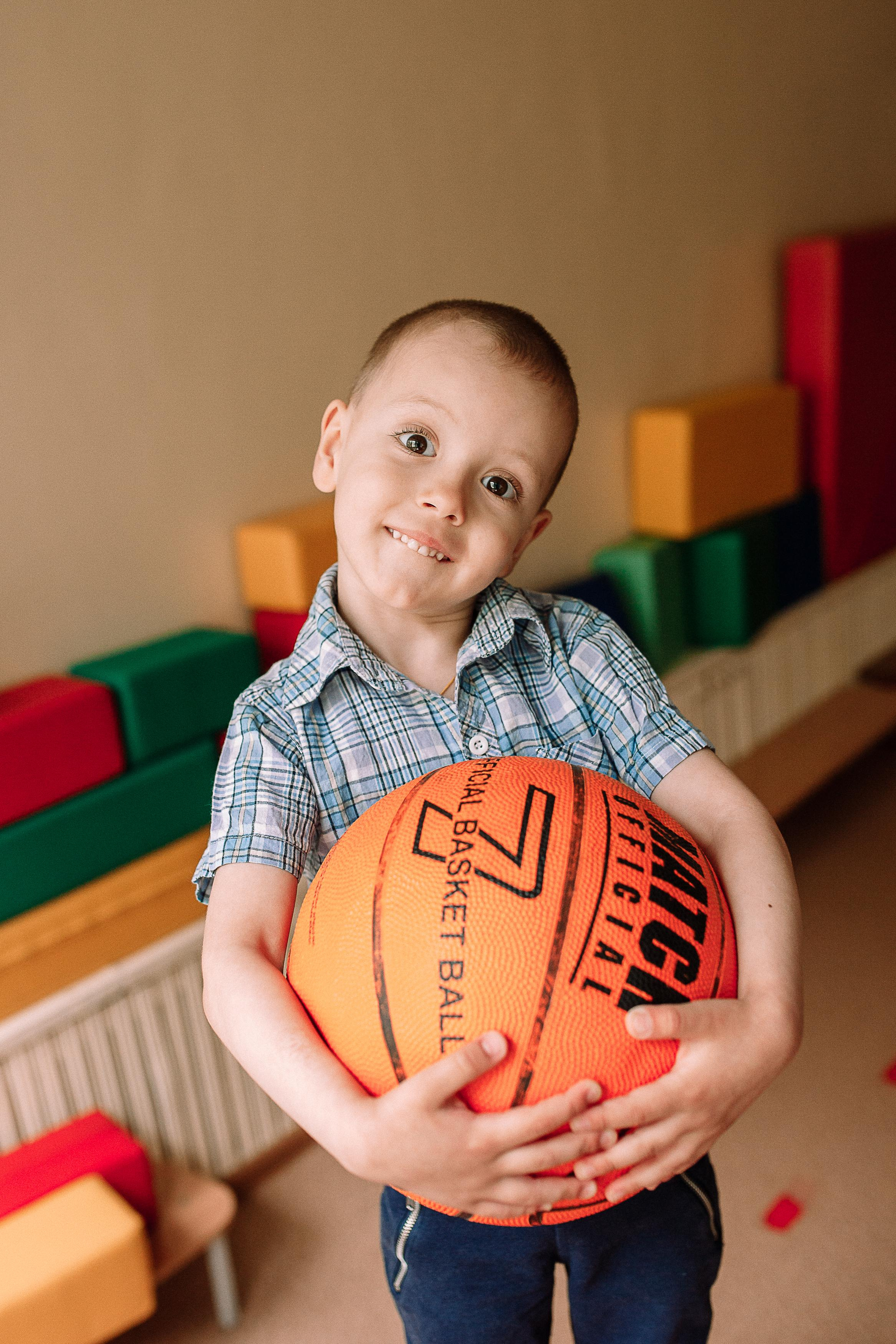 Детский сад, спорт зал. Семейный фотограф Трусова Евгения в Екатеринбурге