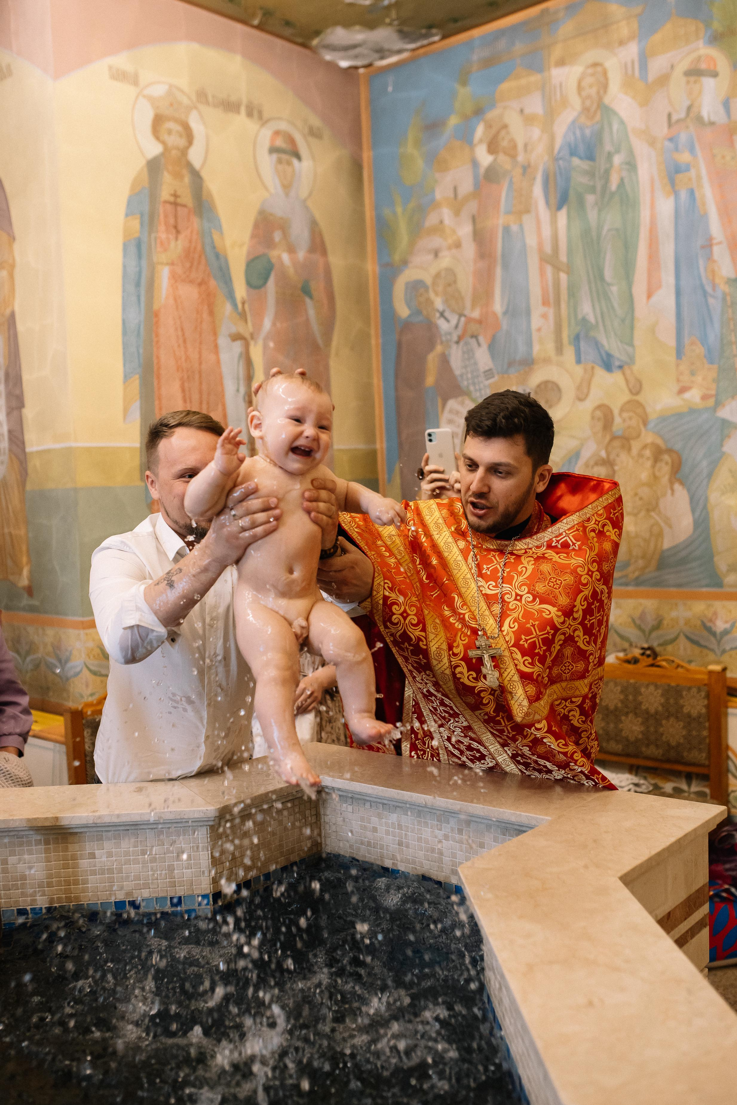 Крещение Димочки. Семейный фотограф Трусова Евгения в Екатеринбурге