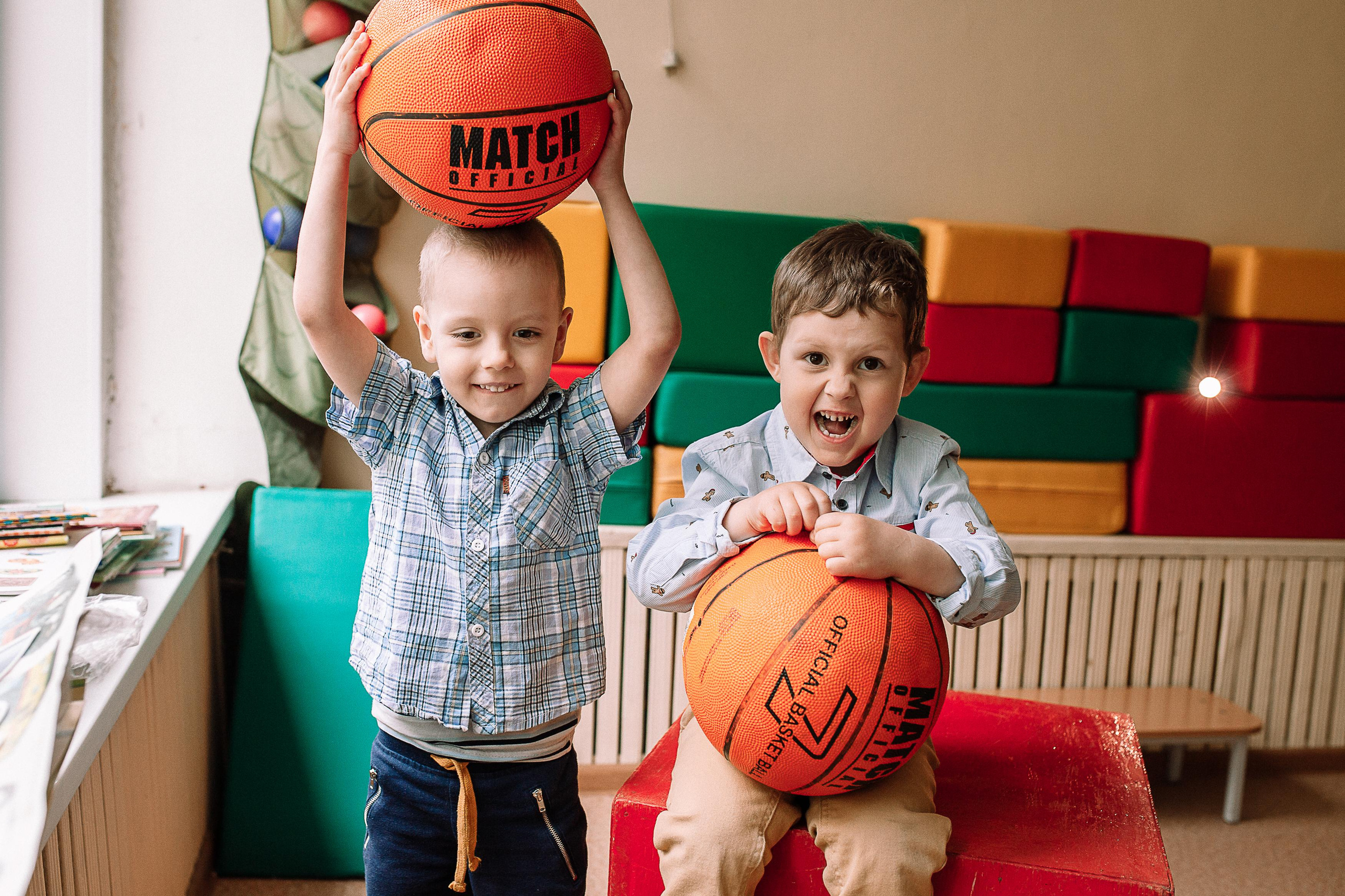 Детский сад, спорт зал. Семейный фотограф Трусова Евгения в Екатеринбурге