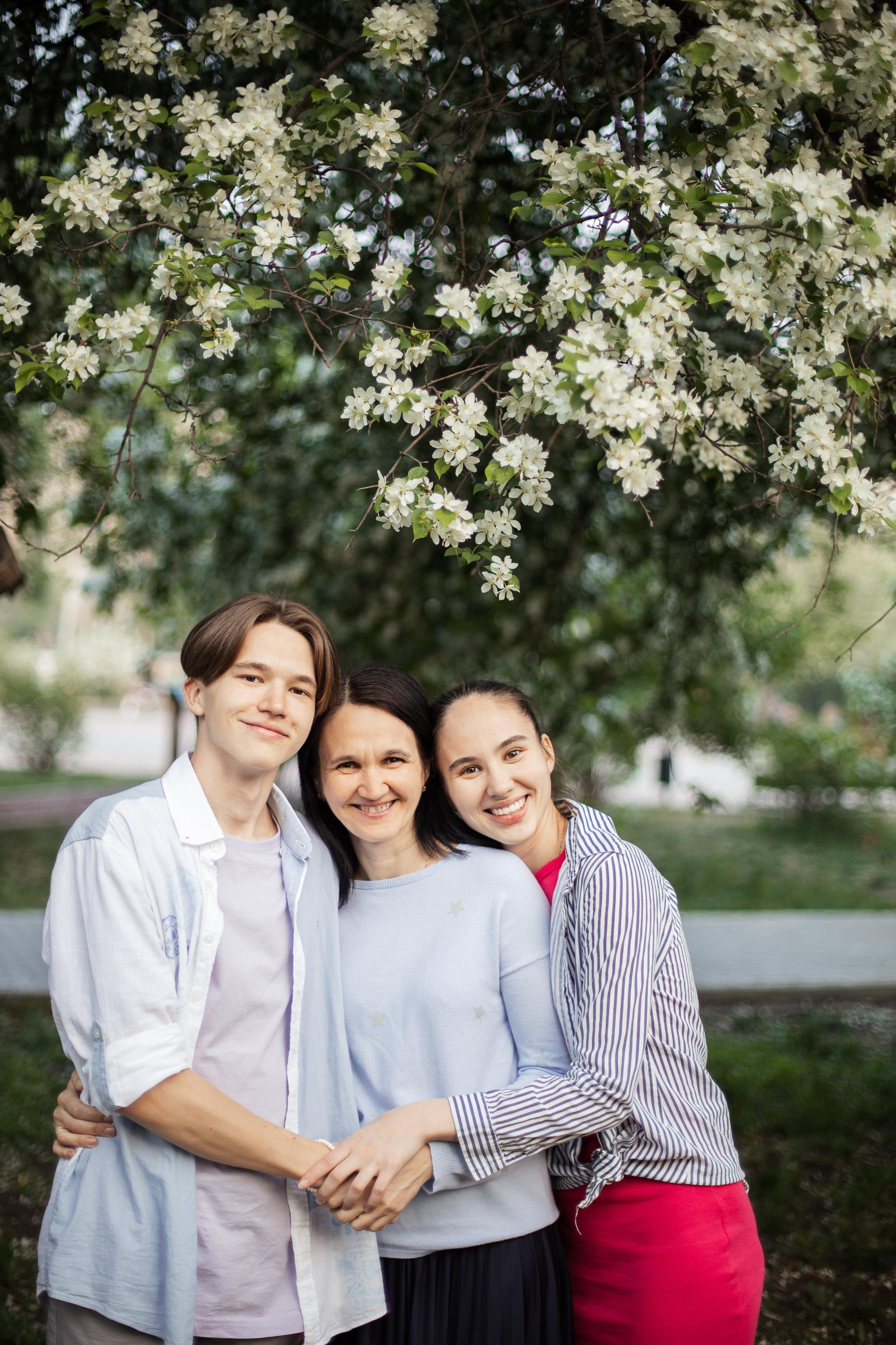 Таня с семьей. Семейный фотограф Трусова Евгения в Екатеринбурге