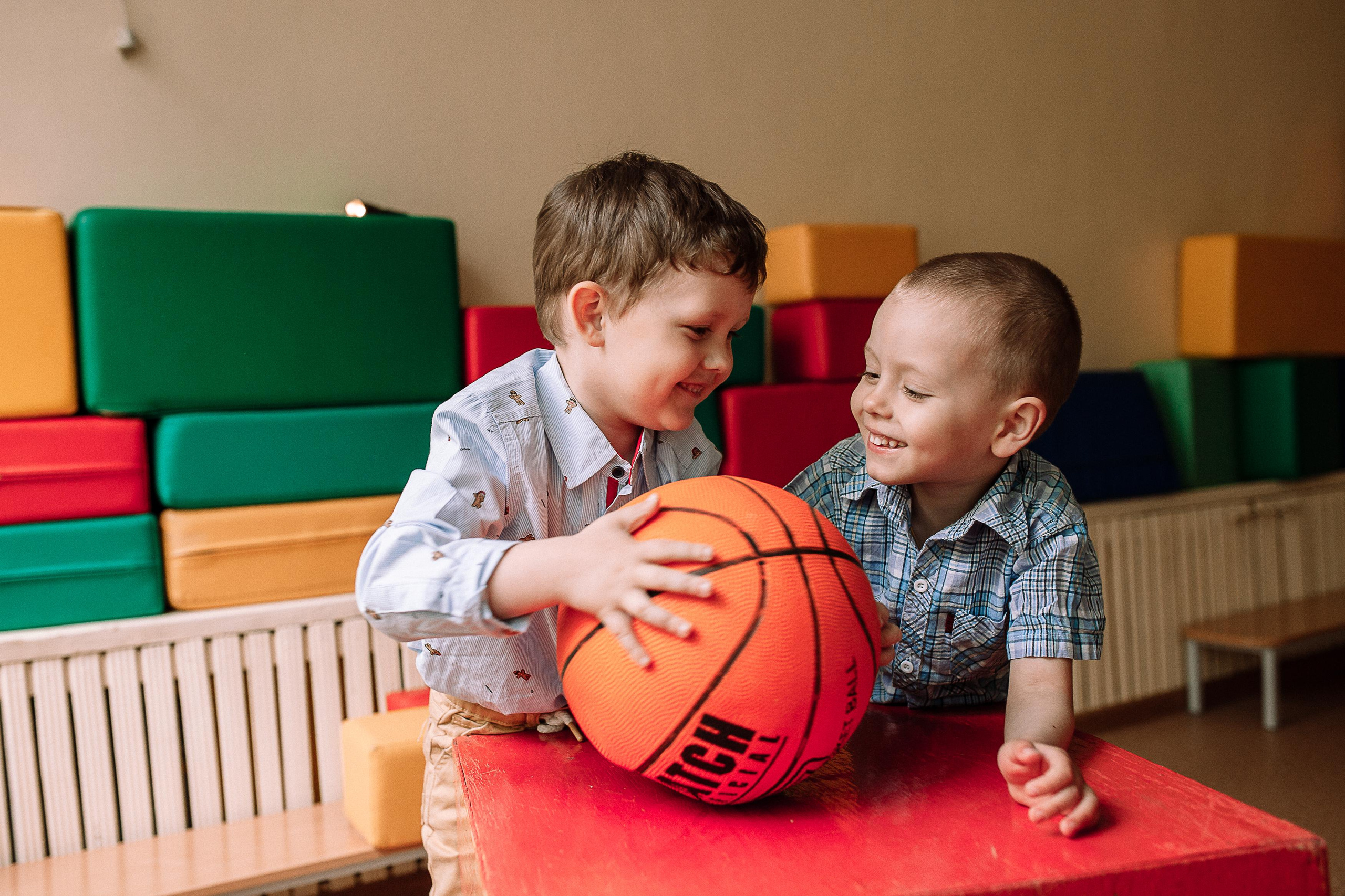 Детский сад, спорт зал. Семейный фотограф Трусова Евгения в Екатеринбурге