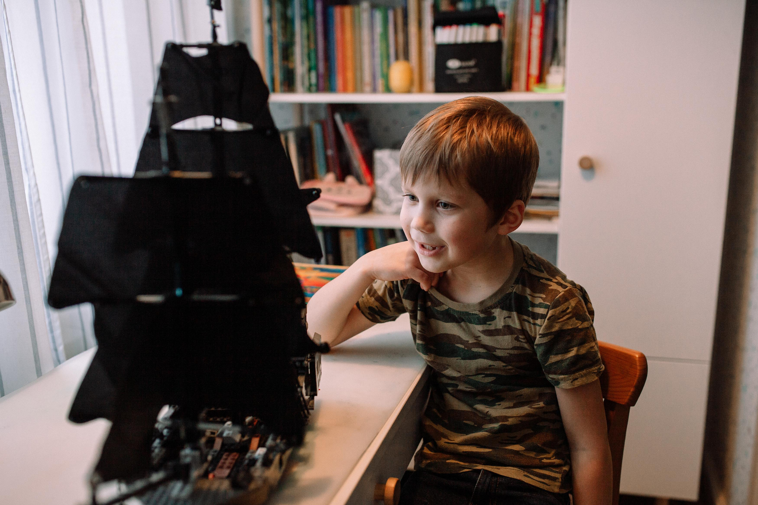 Костя, Ксюша, Глеб, Лиза, маленькая Женя, бабушки и дедушка. Семейный фотограф Трусова Евгения в Екатеринбурге