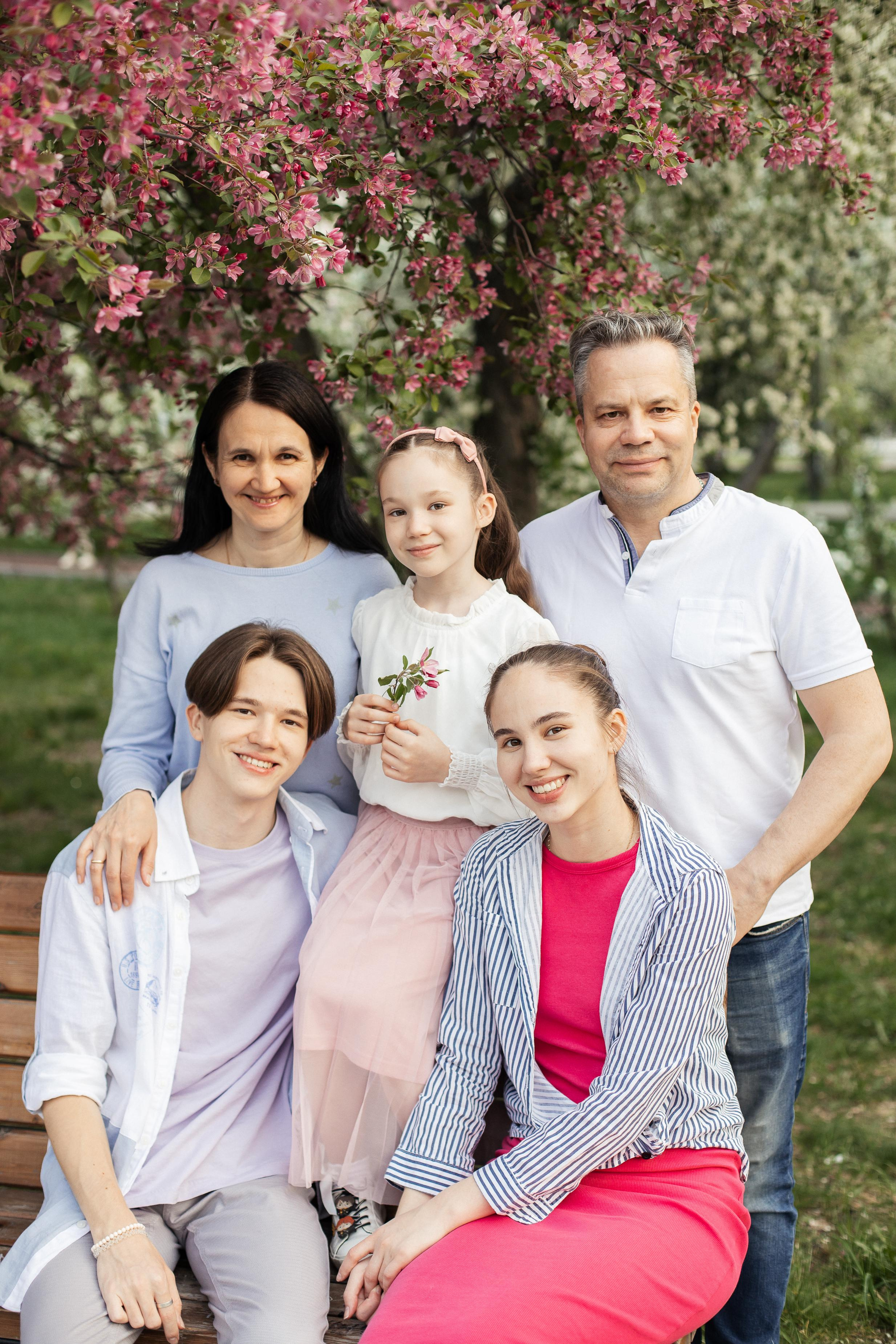Таня с семьей. Семейный фотограф Трусова Евгения в Екатеринбурге