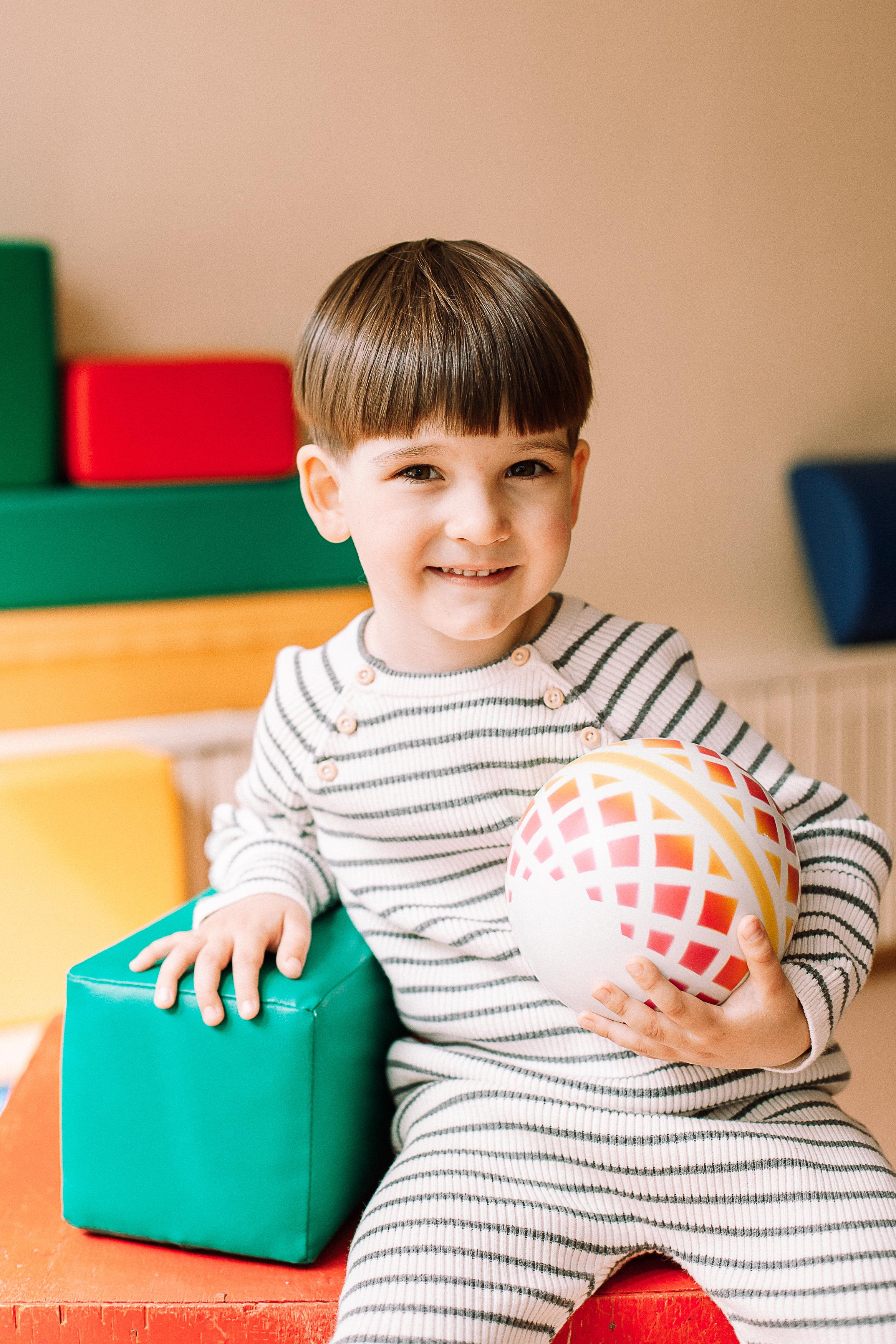 Детский сад, спорт зал. Семейный фотограф Трусова Евгения в Екатеринбурге