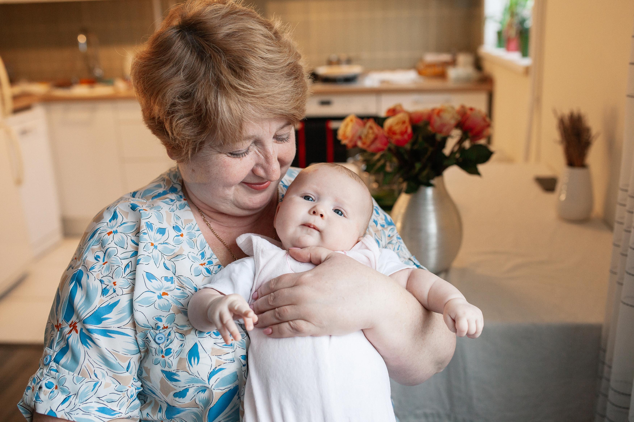 Костя, Ксюша, Глеб, Лиза, маленькая Женя, бабушки и дедушка. Семейный фотограф Трусова Евгения в Екатеринбурге