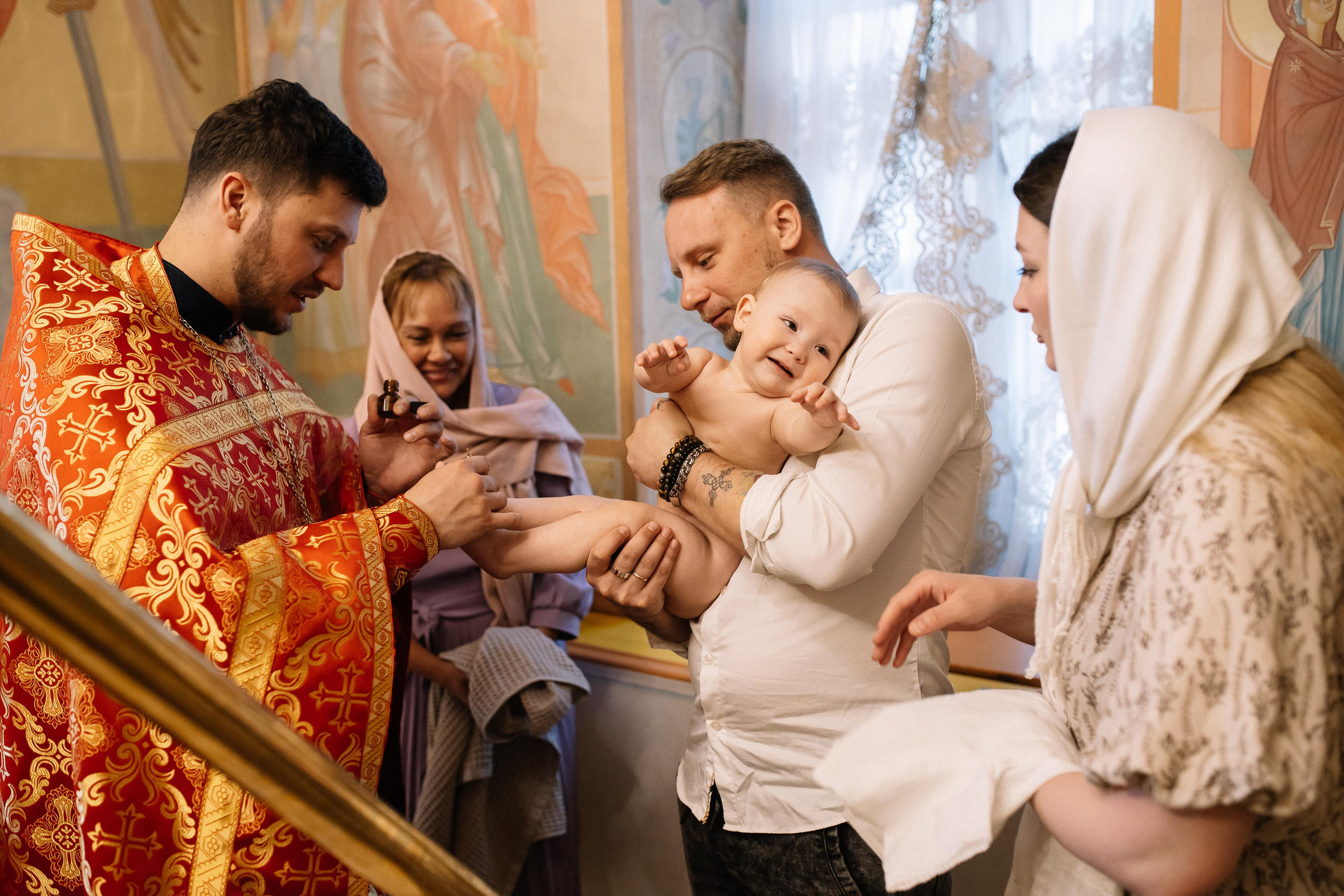 Крещение Димочки. Семейный фотограф Трусова Евгения в Екатеринбурге