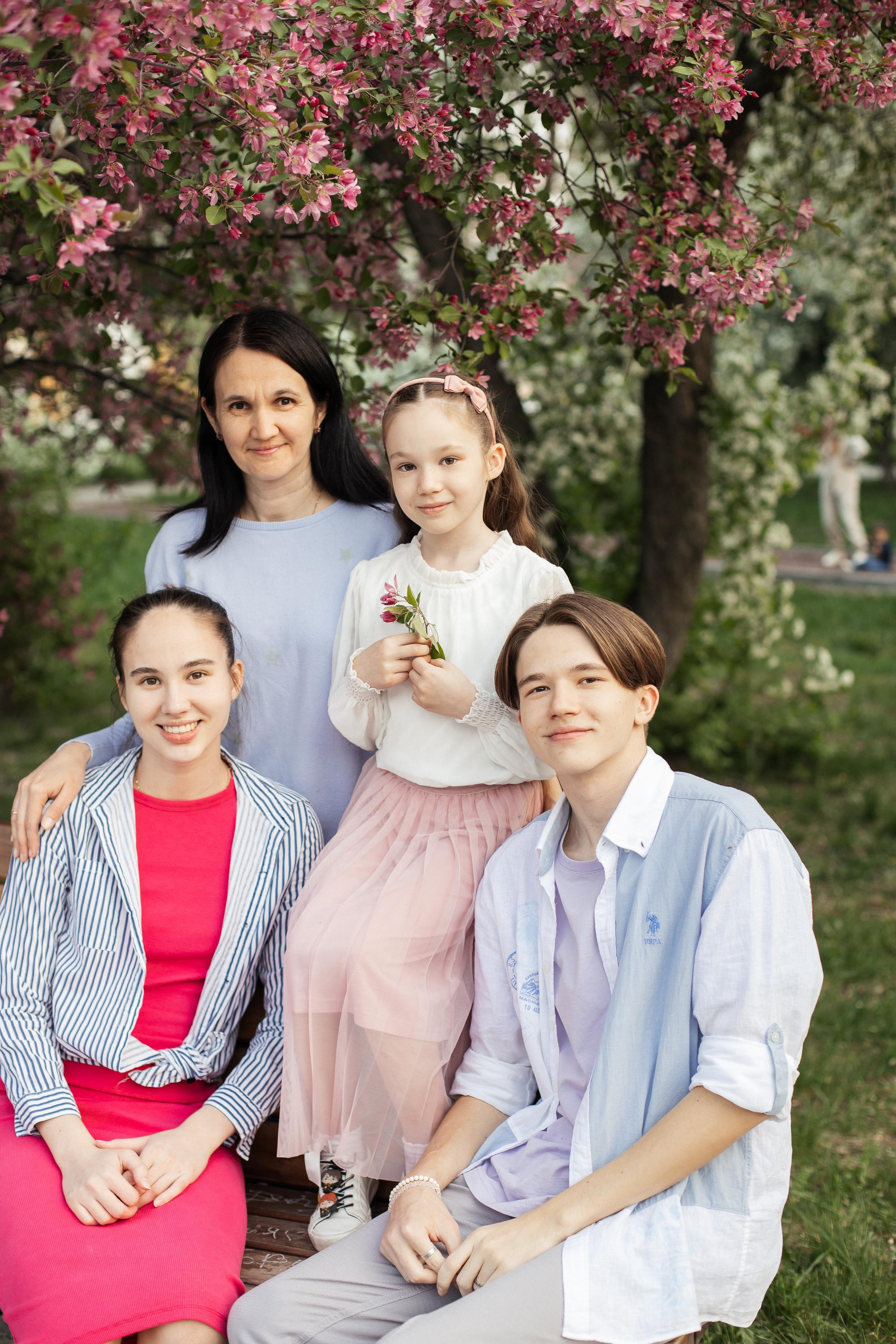 Таня с семьей. Семейный фотограф Трусова Евгения в Екатеринбурге