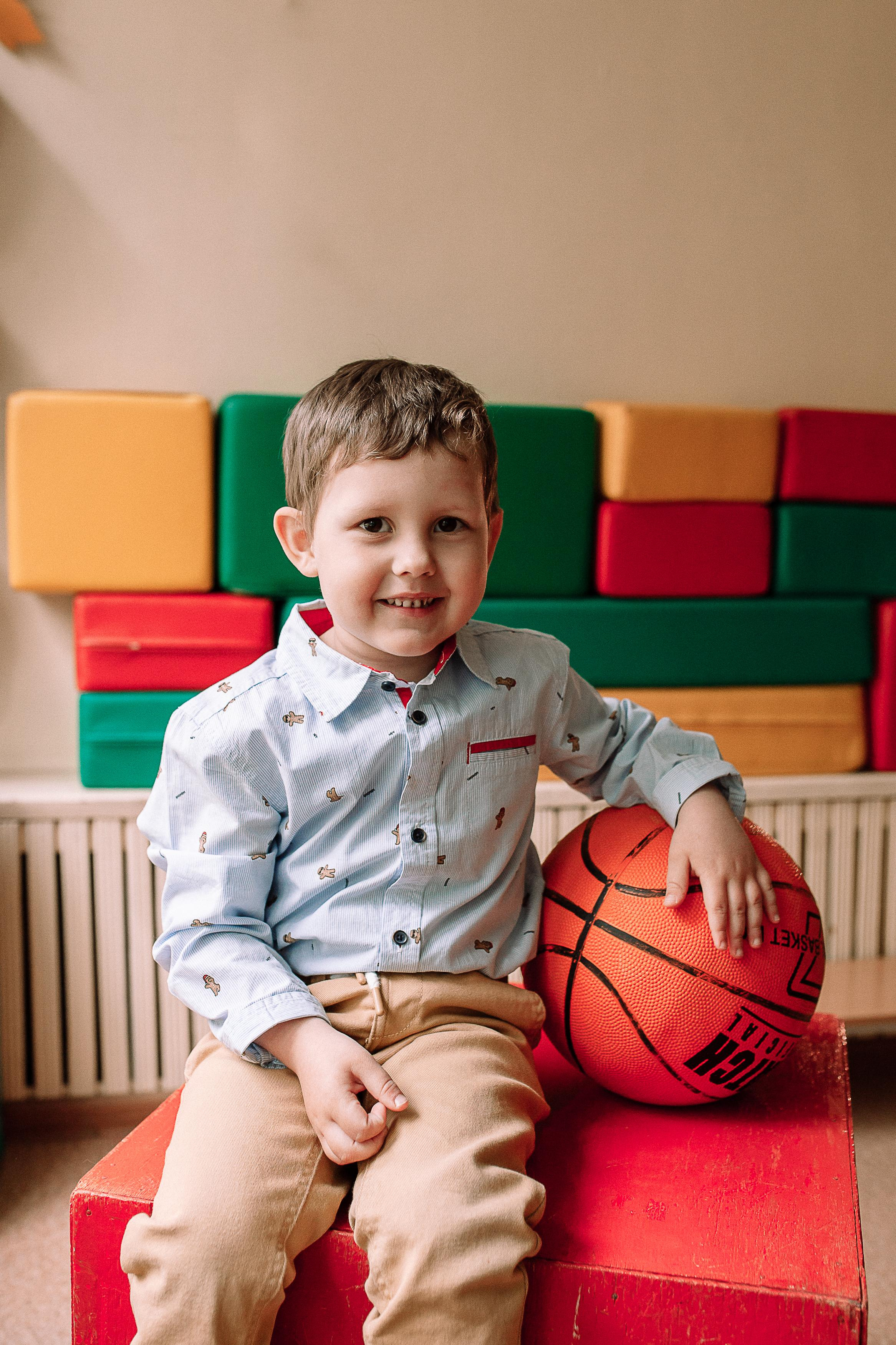 Детский сад, спорт зал. Семейный фотограф Трусова Евгения в Екатеринбурге