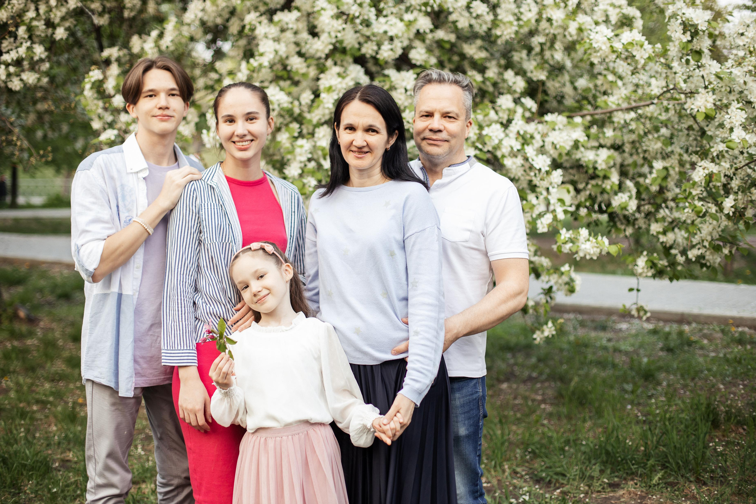 Таня с семьей. Семейный фотограф Трусова Евгения в Екатеринбурге