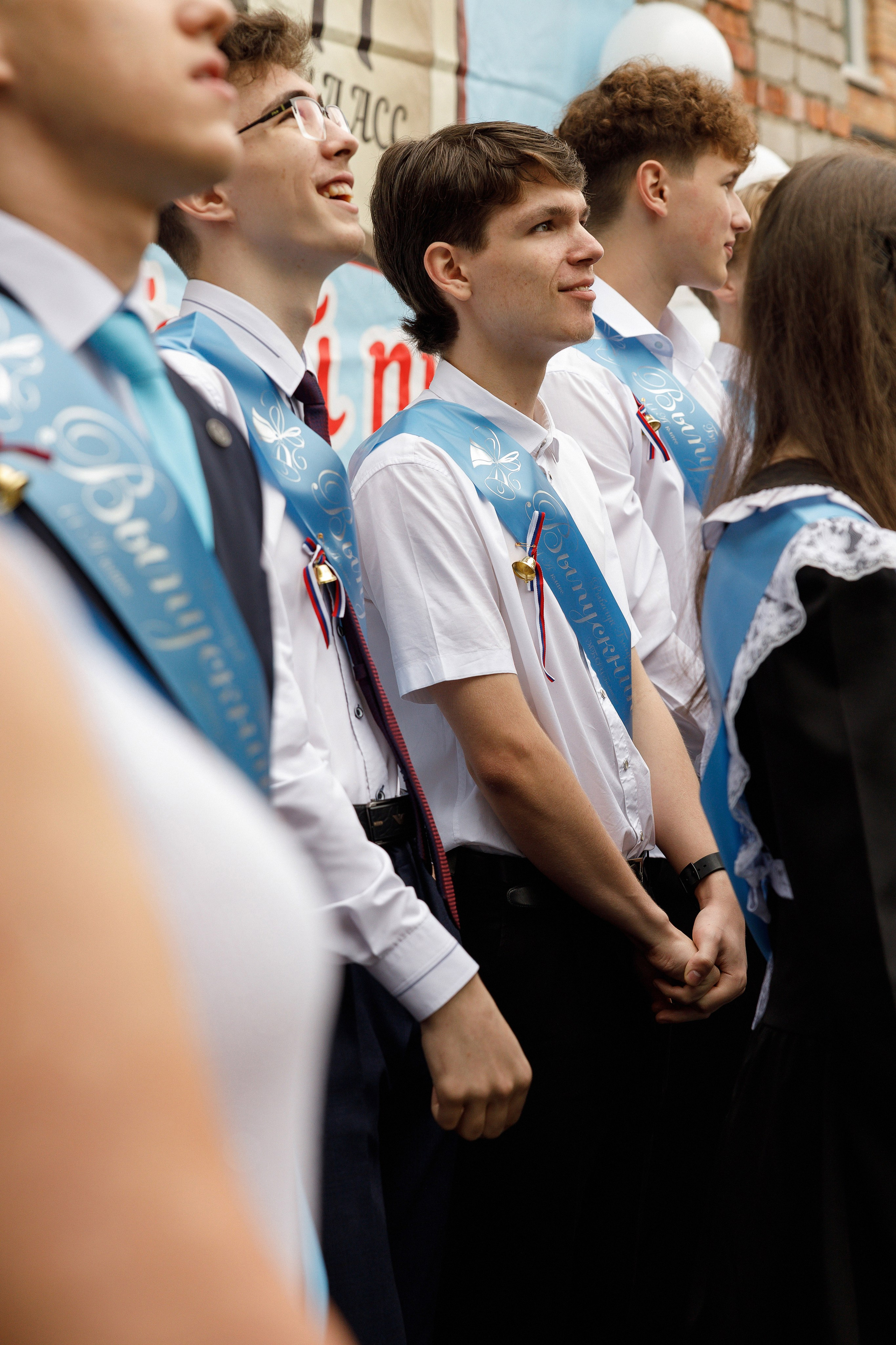 Последний звонок Гимназия Артем. Photoalbum-vl.ru