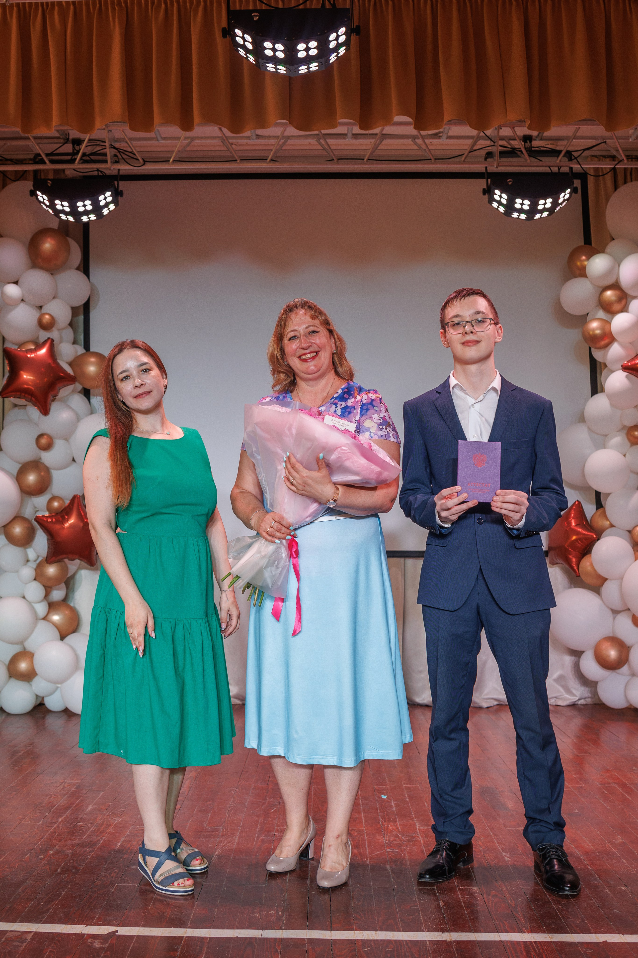 Вручение аттестатов. Свадебный и семейный фотограф в Новосибирске Ирина Дорошкова