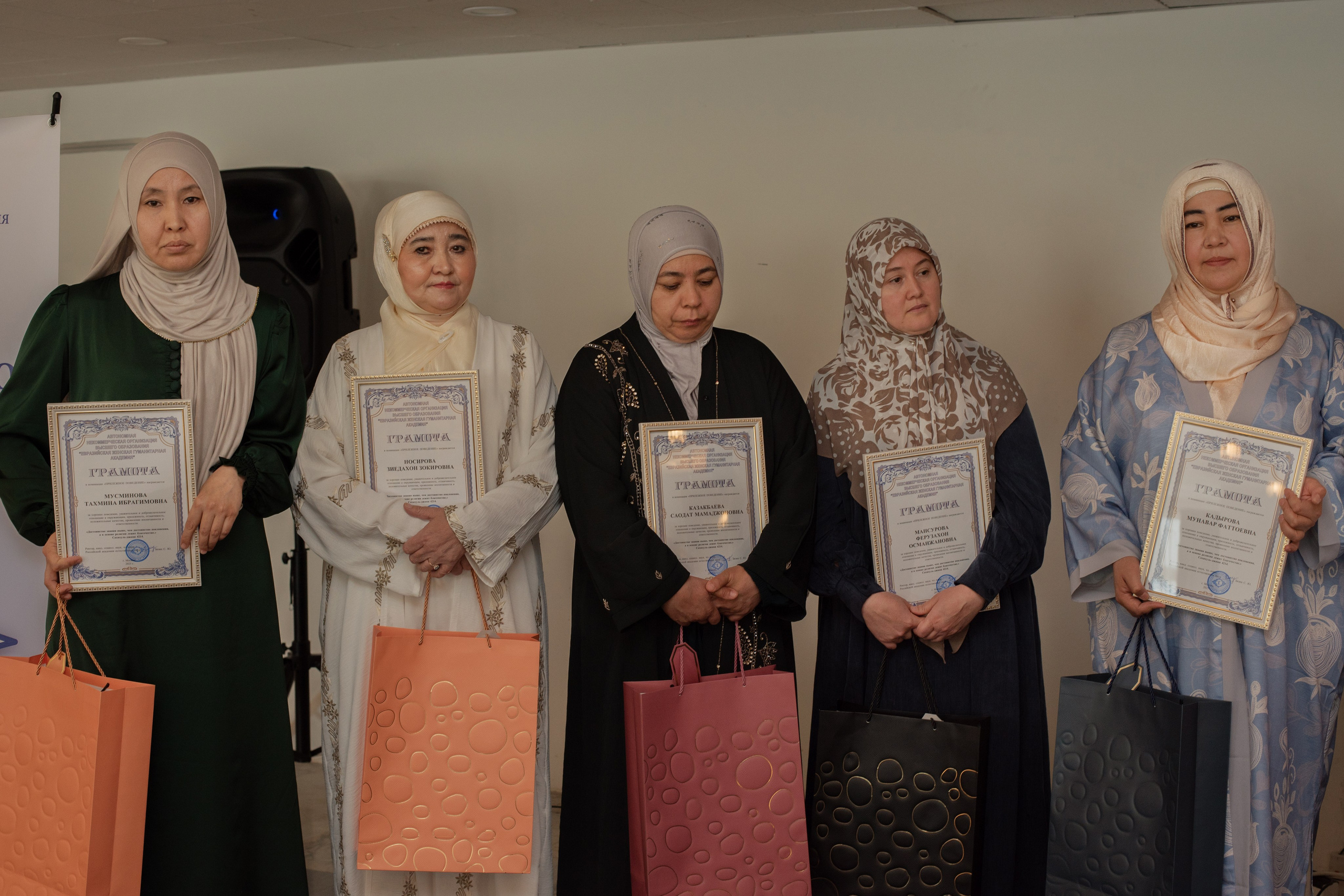 Выпускной в Евразийской женской гуманитарной академии. Лина Курочка — ваш фотограф