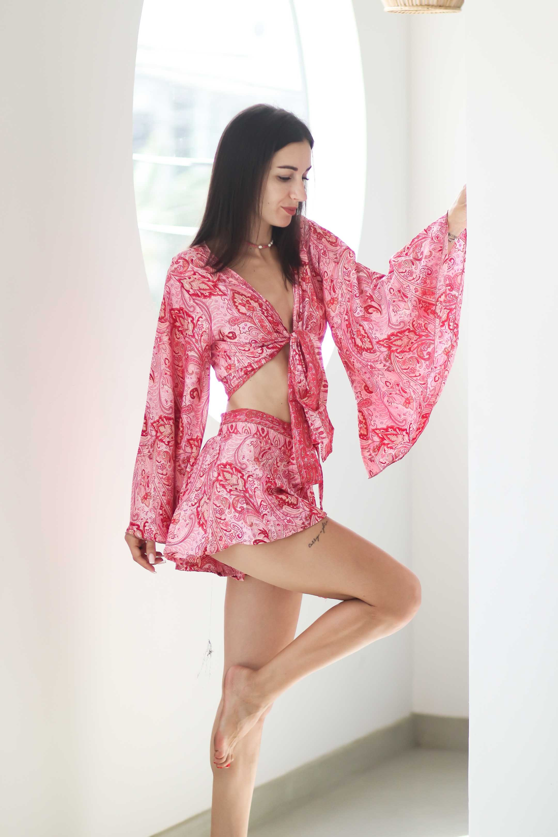 Коллекция купальников бикини. Фотограф на Шри-Ланке