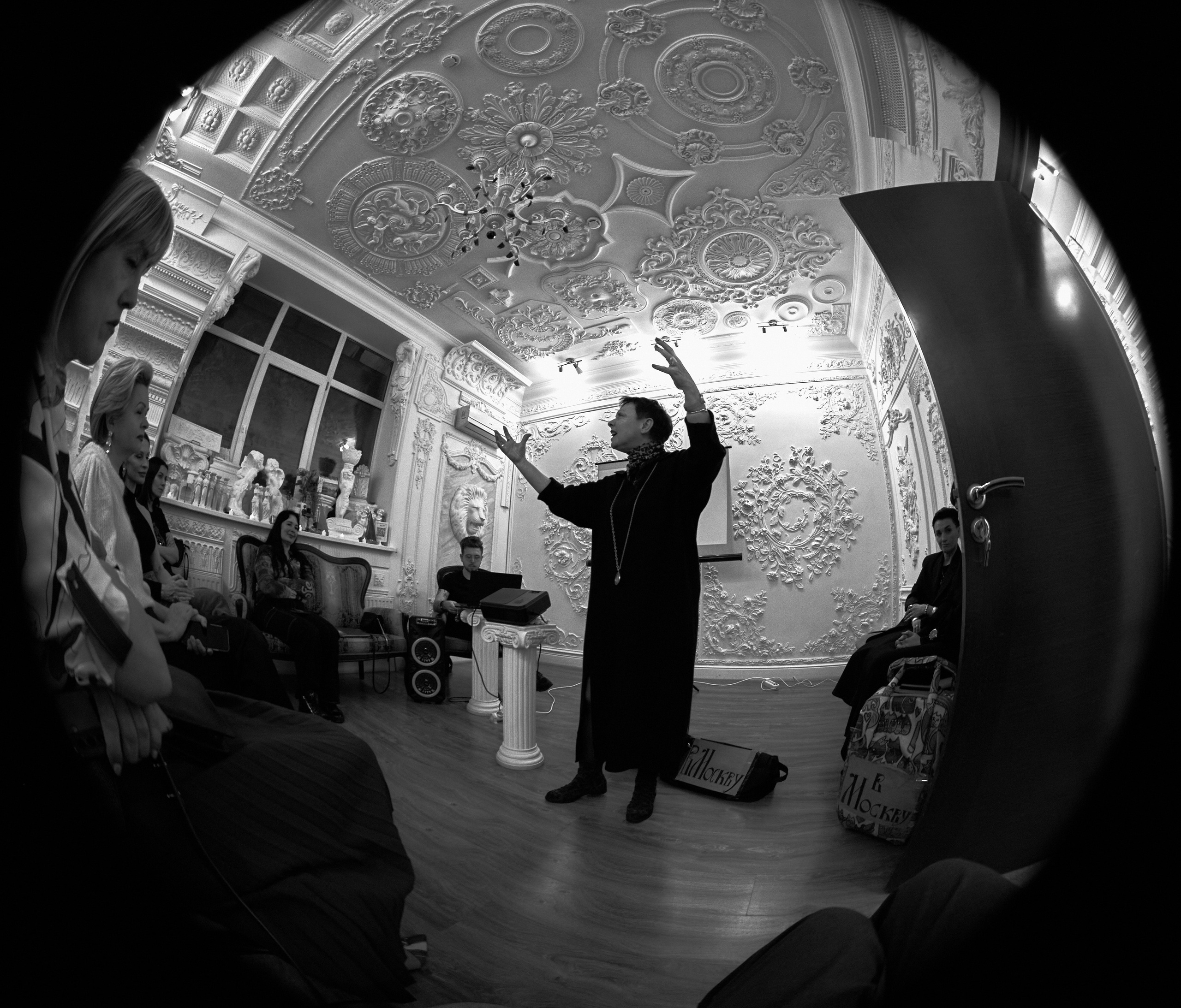 Проект «Соображаем на троих» лекция по А. Чехову в салоне «Аврора». Фотограф Юлия Маринина