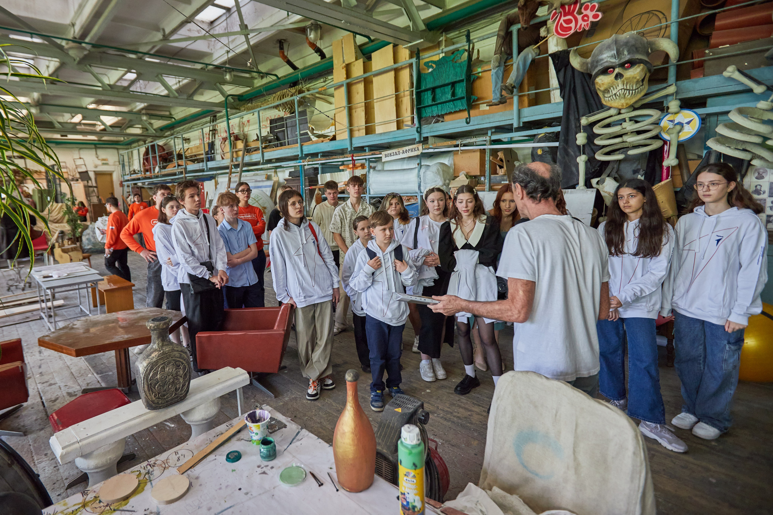 Экскурсия в театре. Фотограф Юлия Маринина