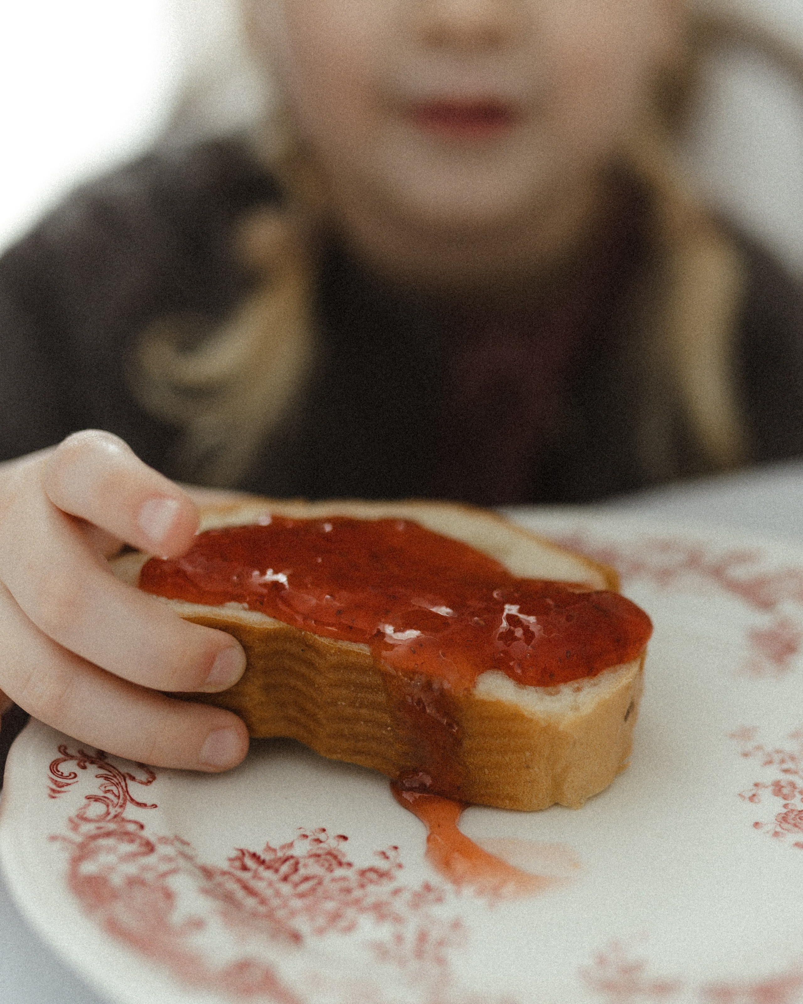 Лера Мира и клубничное варенье. Семейный фотограф в Москве Алина Савченко