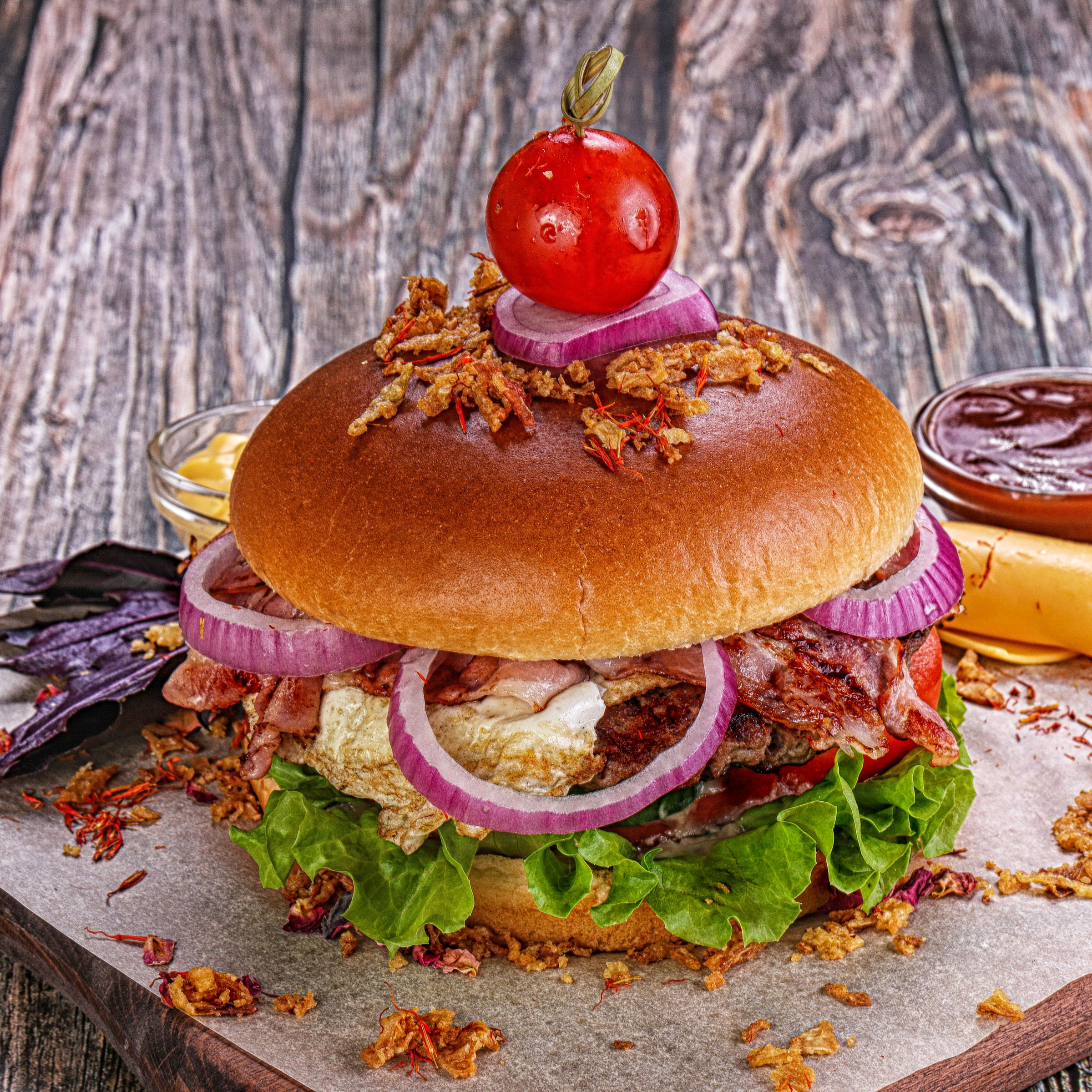 Фотосъемка бургеров и гамбургеров. Заказ по тел.: +7 (906) 006-90-22. Фуд-фотограф Андрей Старостин — съемка еды в Москве. 9000 руб. в час