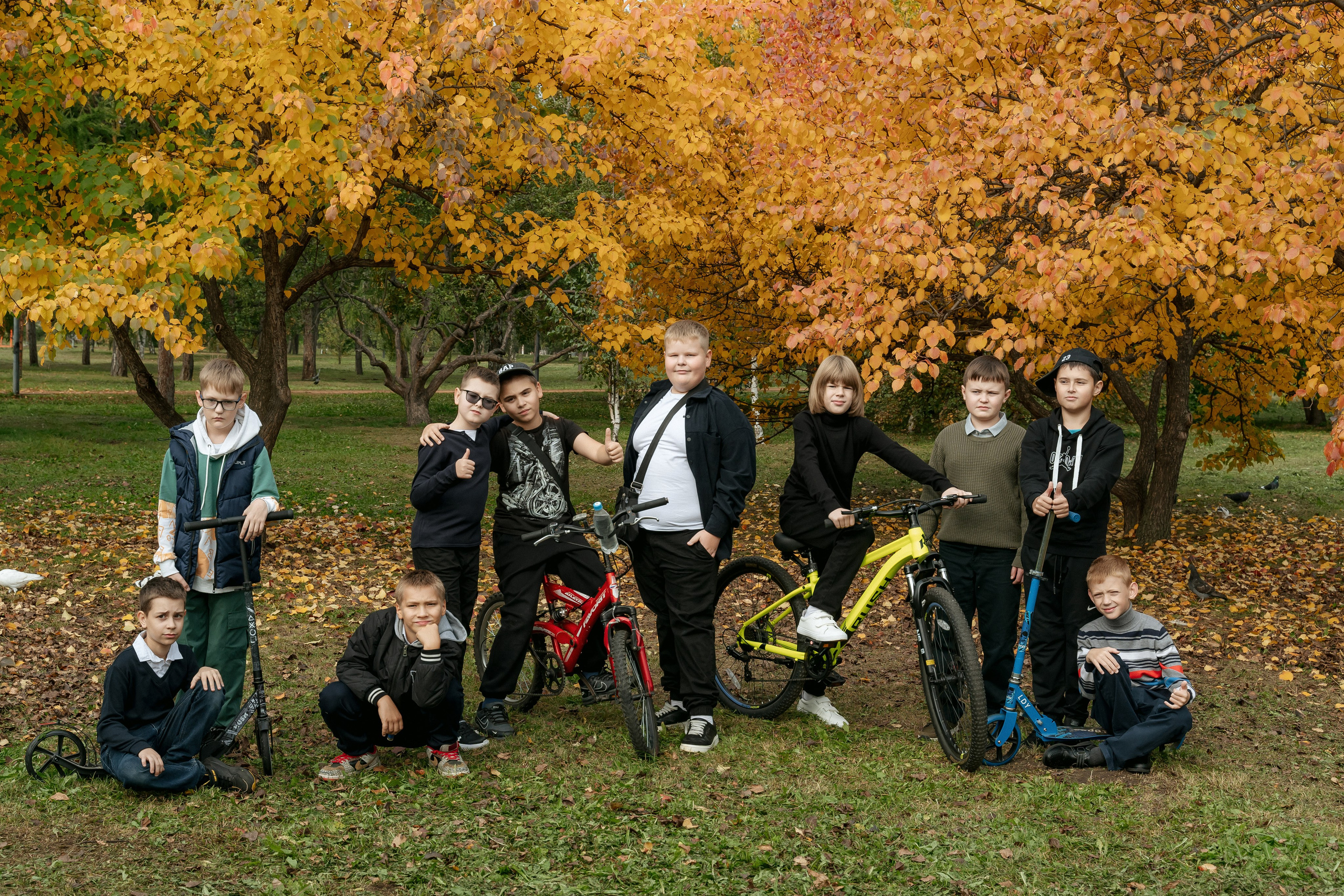 Фотосессия осенью в парке. 4 класс. Фотограф Ким Наталья в Красноярске