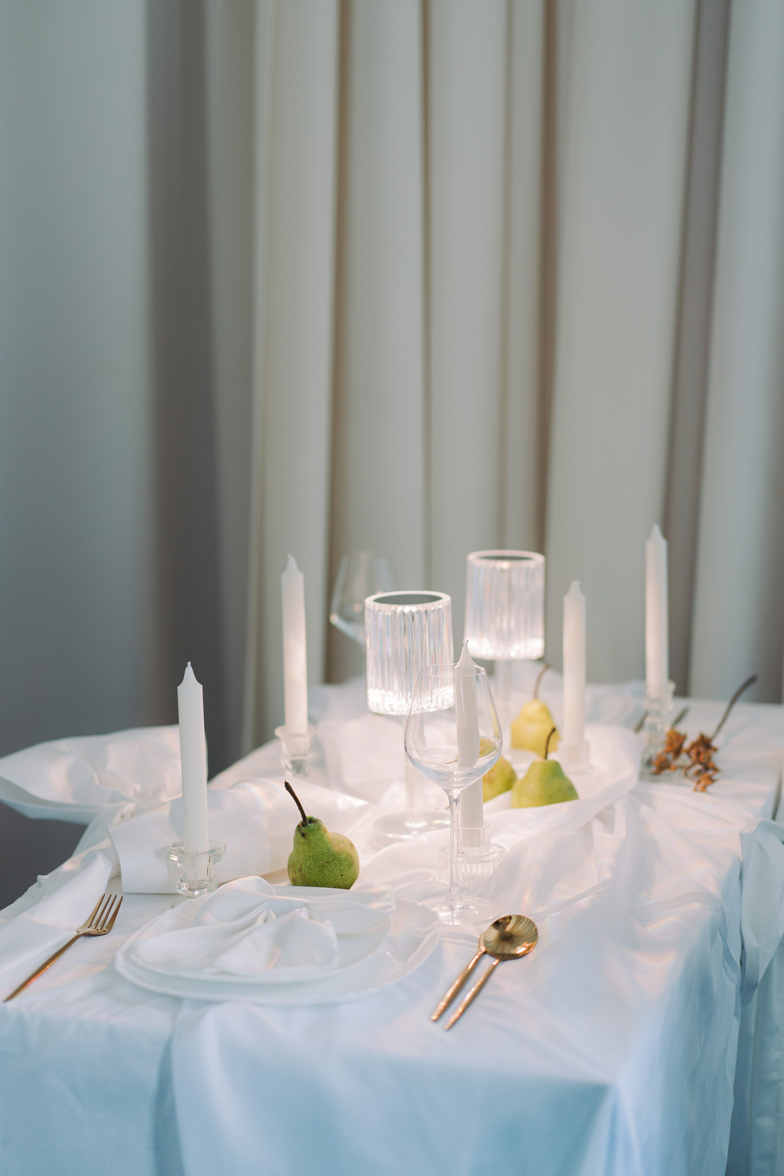 Свадебная фотосессия для двоих в студии, камерная свадьба в Москве