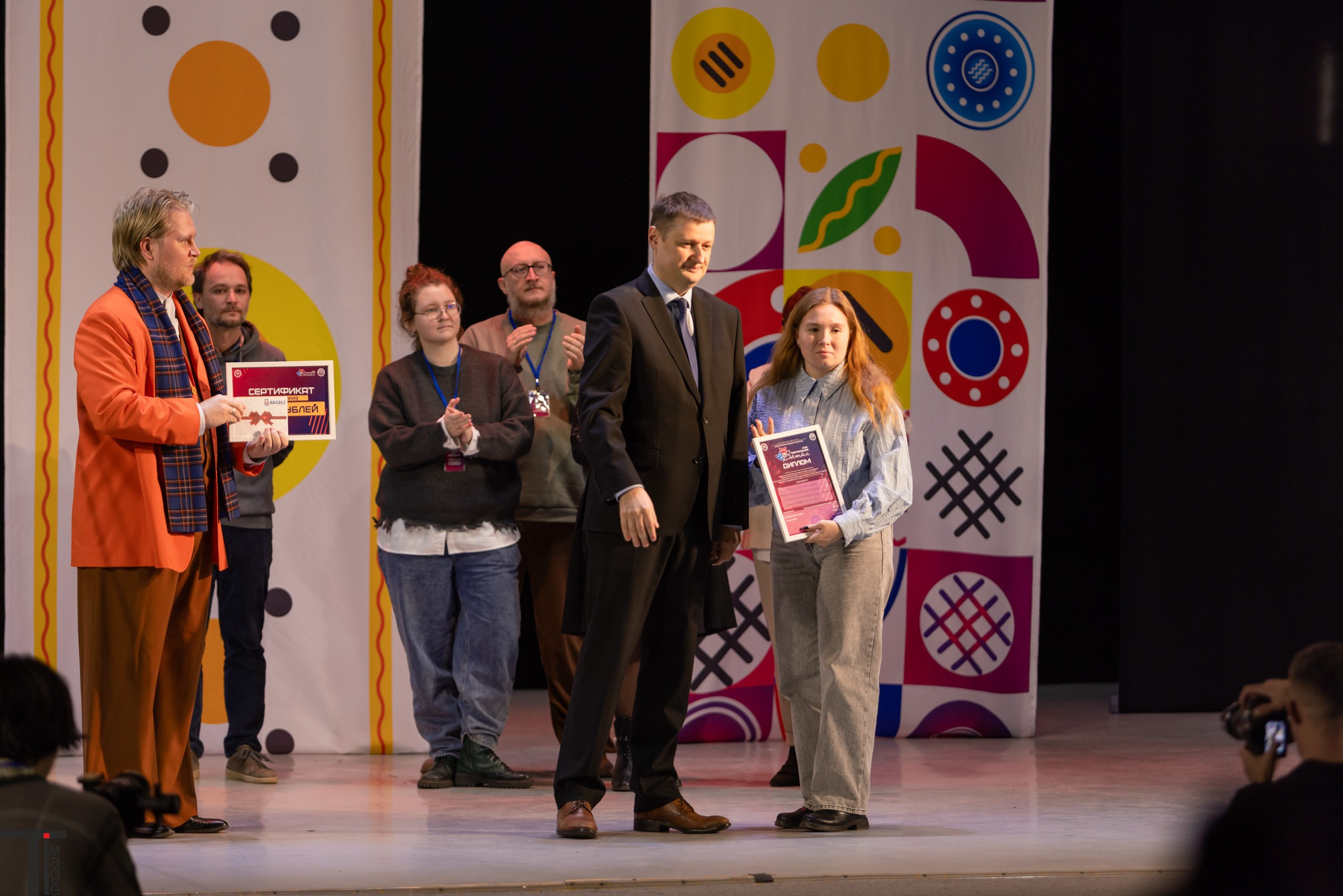 Театральная Вятка 2025. Имидж Технологии — репортажная фотография в Кирове Кировской области. Производство сувенирных магнитов, заливных этикеток и значков