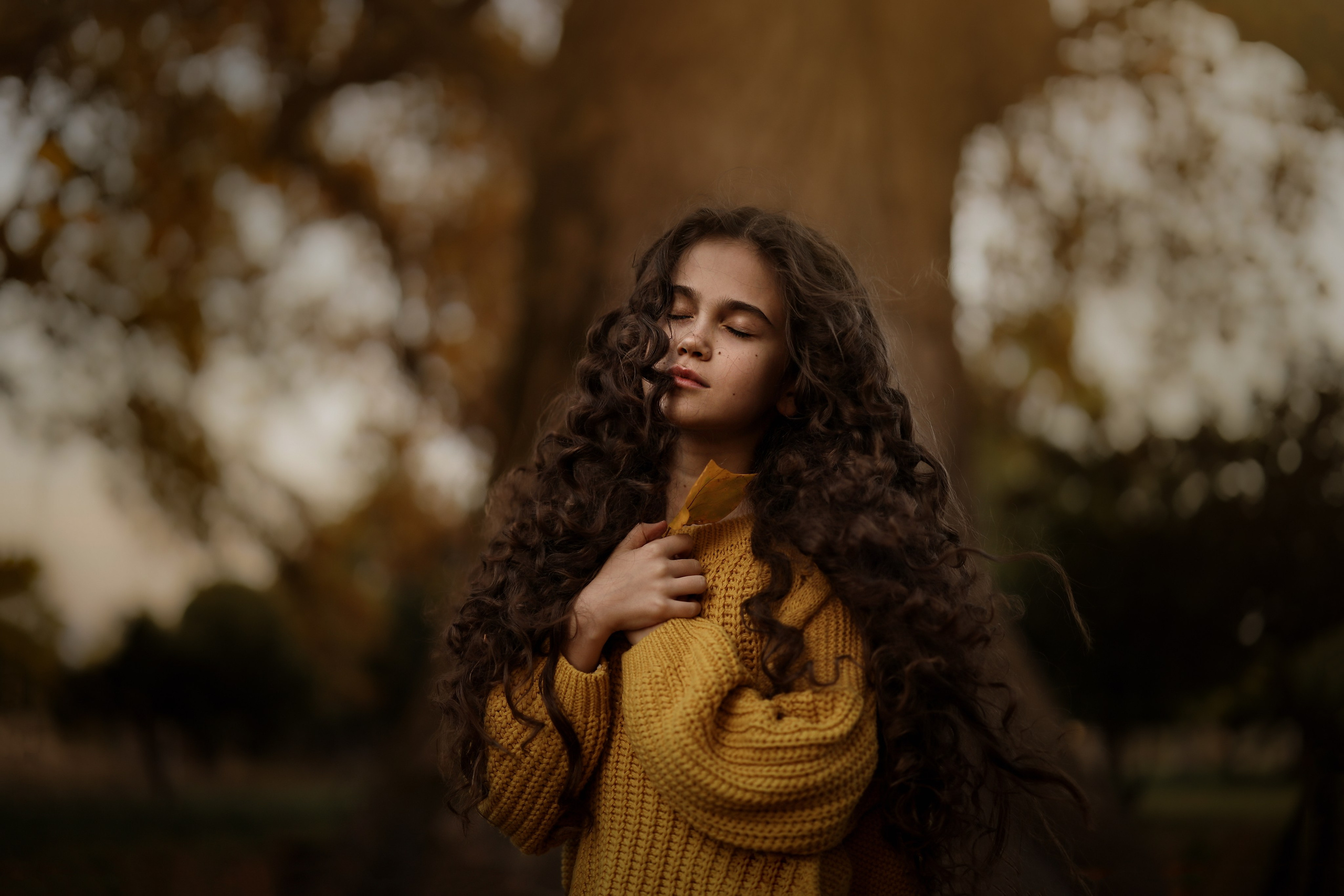 Осенняя фотосессия для Полины у древа патриарха в Сухуме. Свадебный и семейный фотограф в Абхазии Жанна Соснина