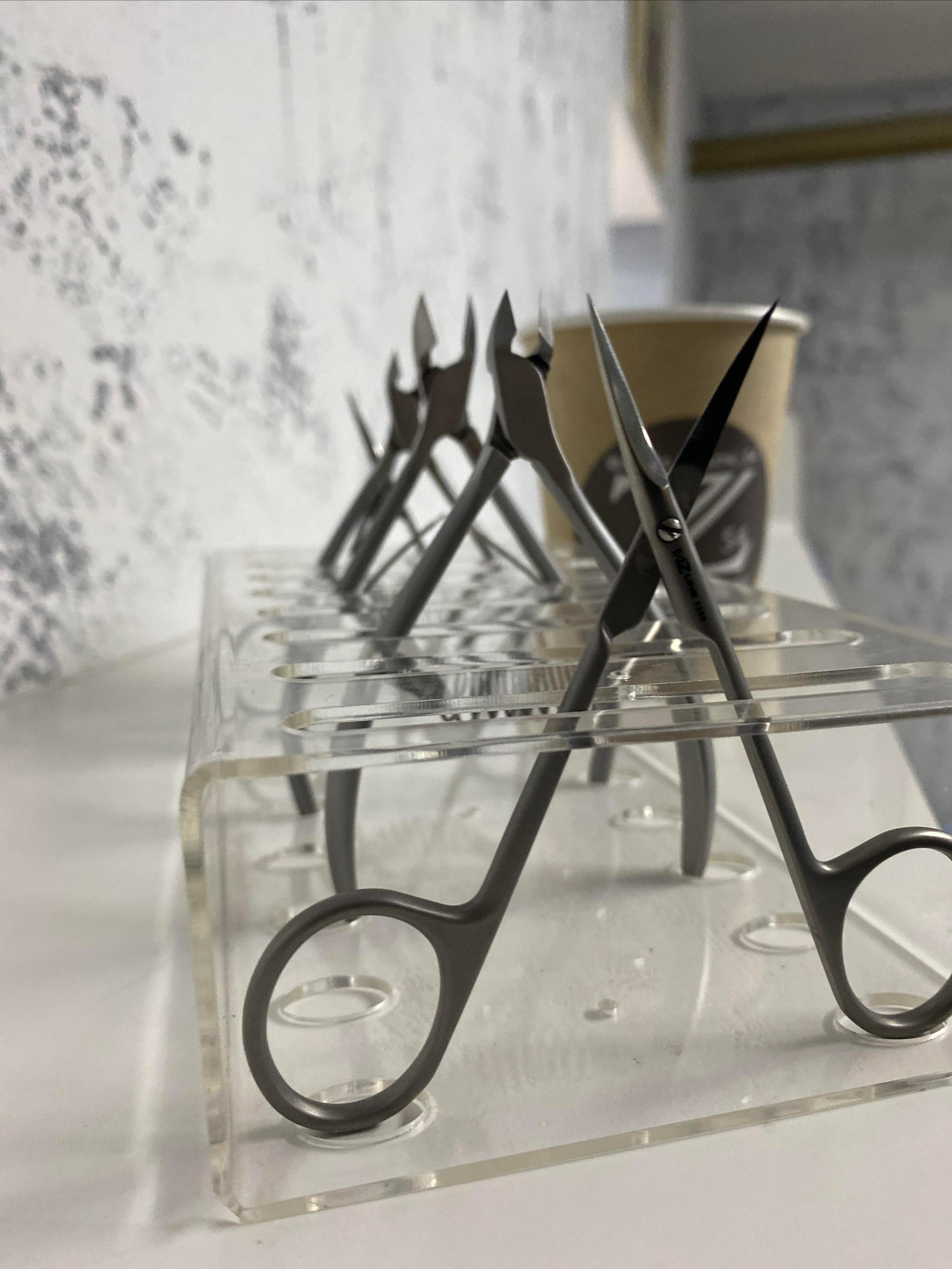 Истории. Заточка маникюрного парикмахерского инструмента в Новосибирске