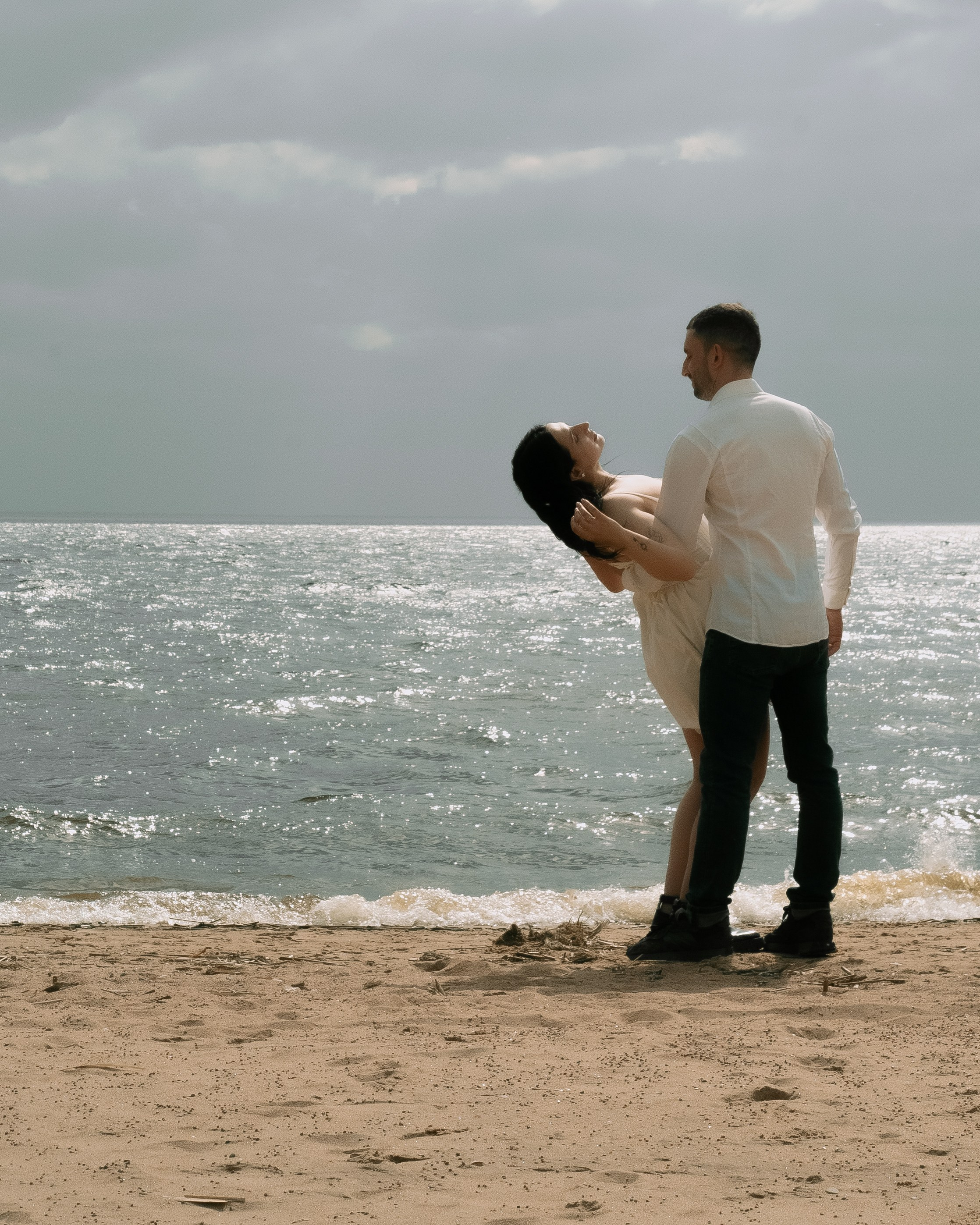свадебная фотосессия у воды в Петербурге