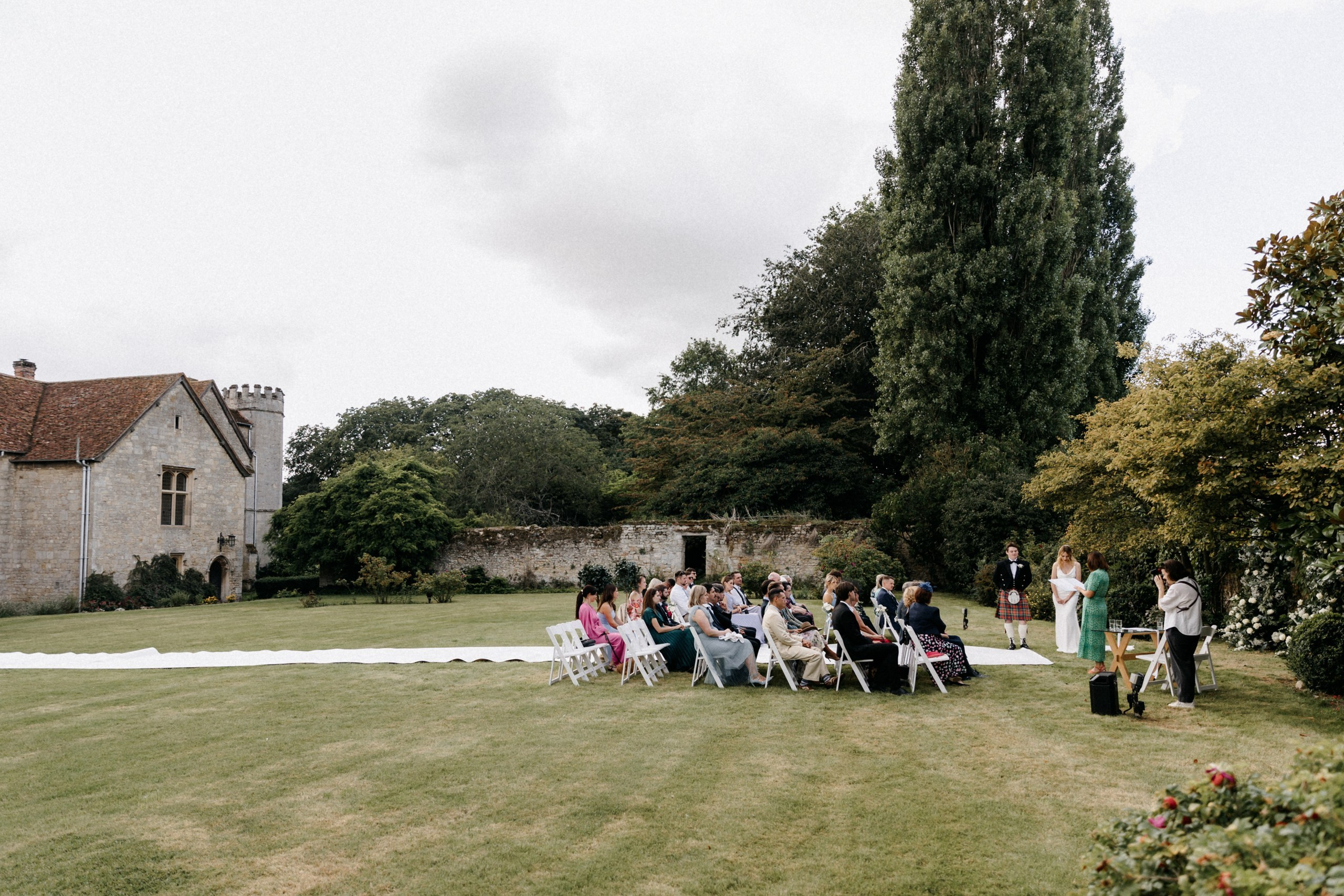 Ana & Tom Wedding at Notley Abbey. Moments Catchers — Wedding Photography & Video Duo in London