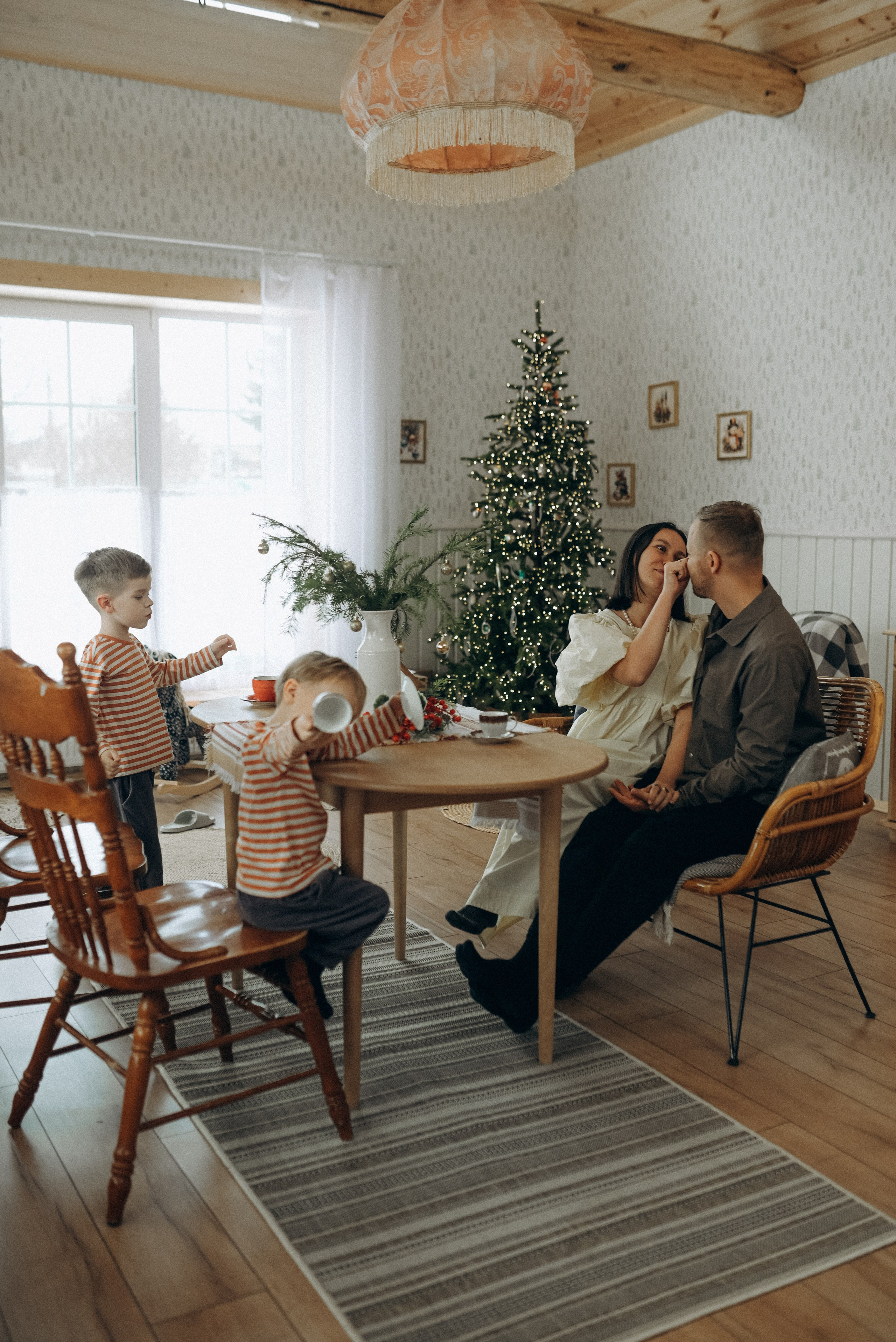 Антон, Маша, Мирон и Корней. Главная