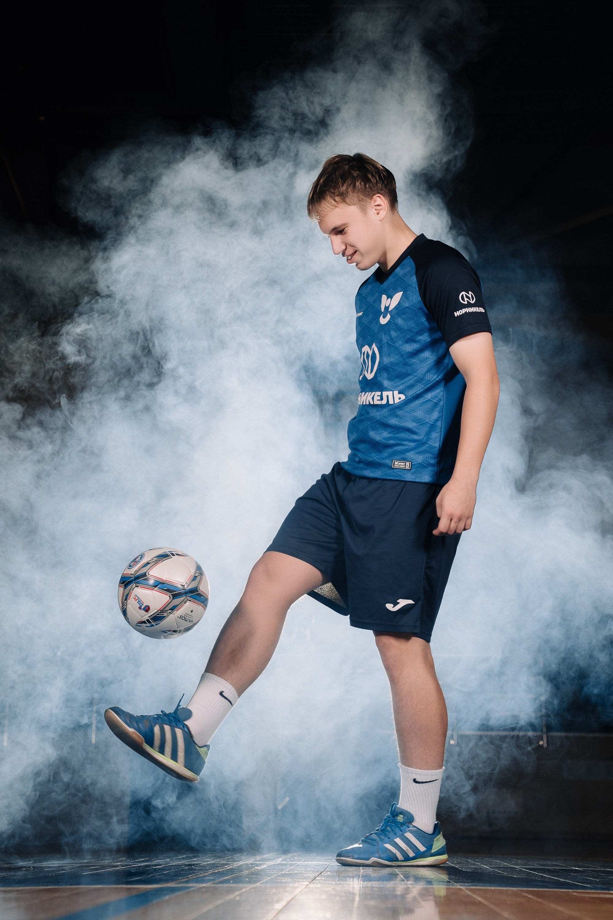 Сборная ВятГУ по мини-футболу. Паша Страхов — фотограф