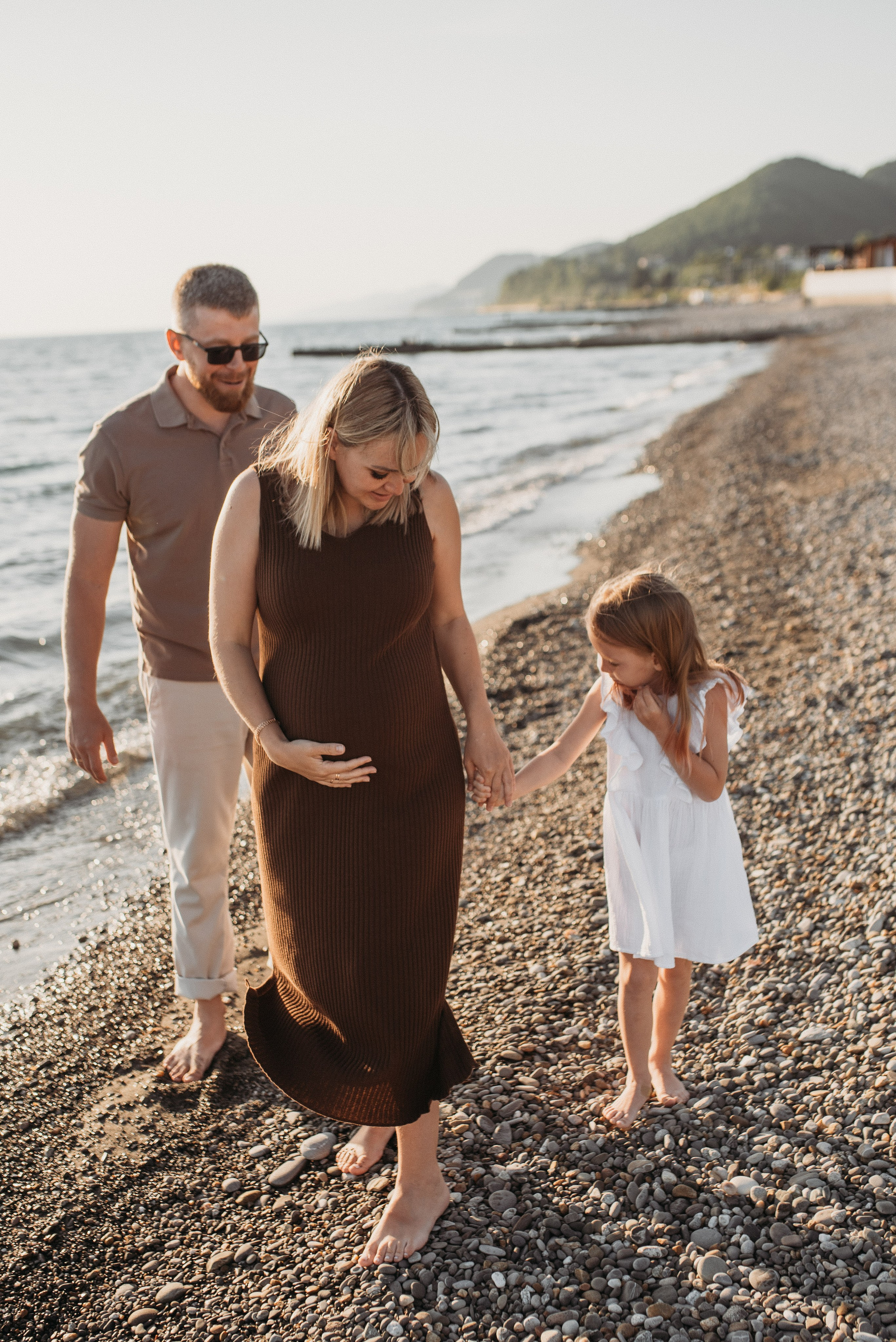 Семейная фотосессия в Головинке на берегу моря на закате. Фотограф в Сочи — Маргарита Поганова