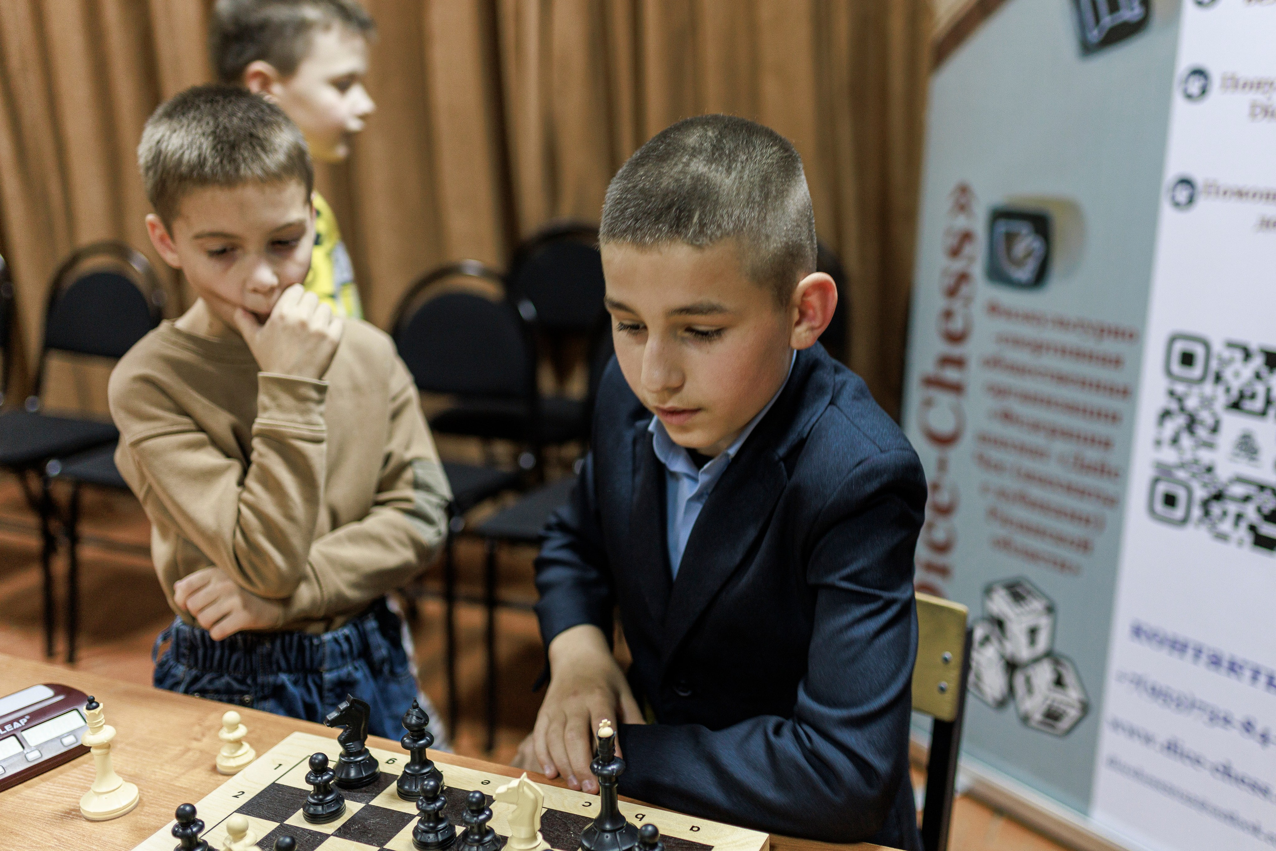 Репортажная сьёмка игры в шахматы в детском доме. Семейный и детский фотограф в Рязани Васюгова Мария