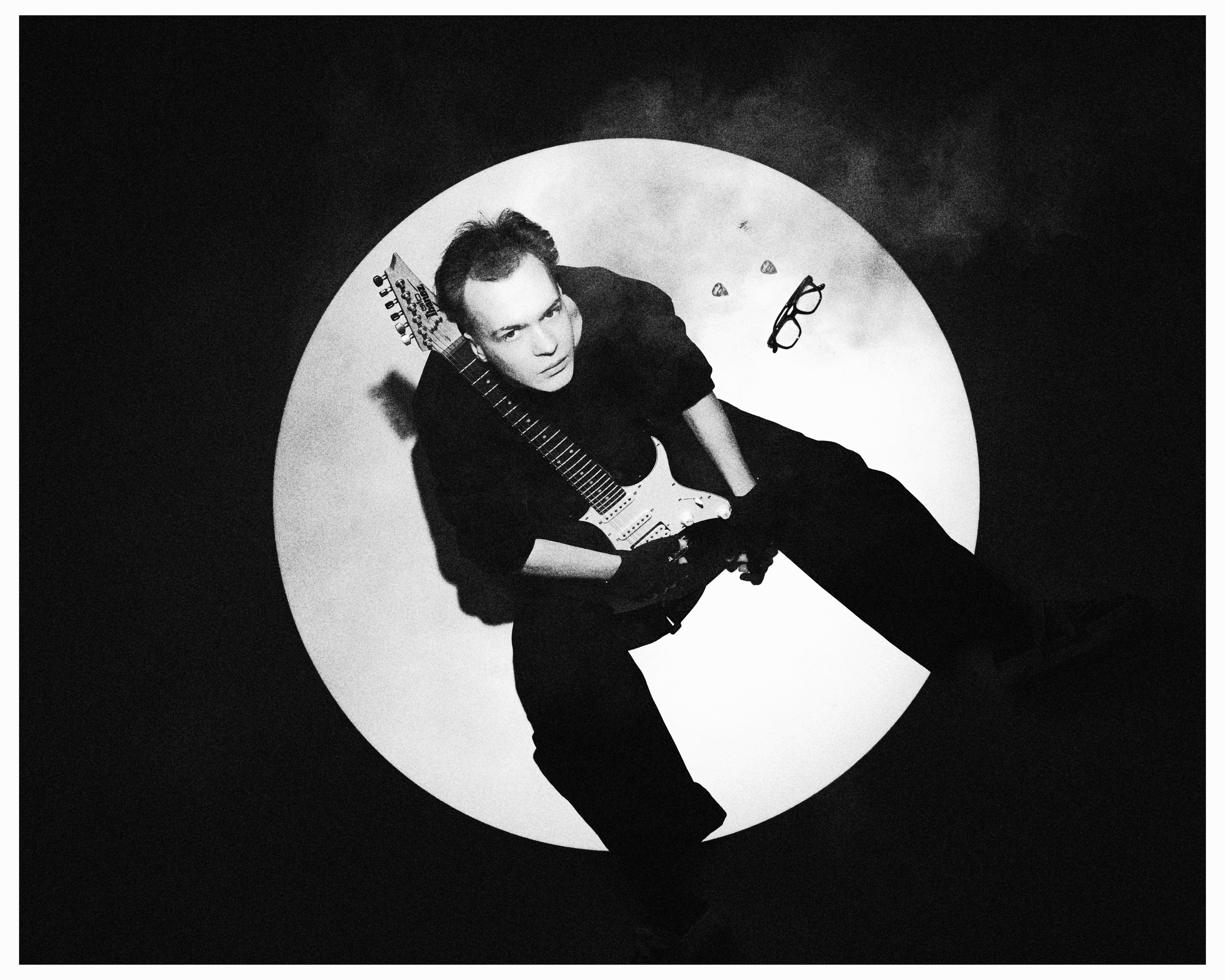 Сьемка на обложку музыкального альбома. Фэшн-фотография и портреты в Владивостоке. Превращаю съёмку в повествование — создаю образы с сюжетом, которые остаются в памяти