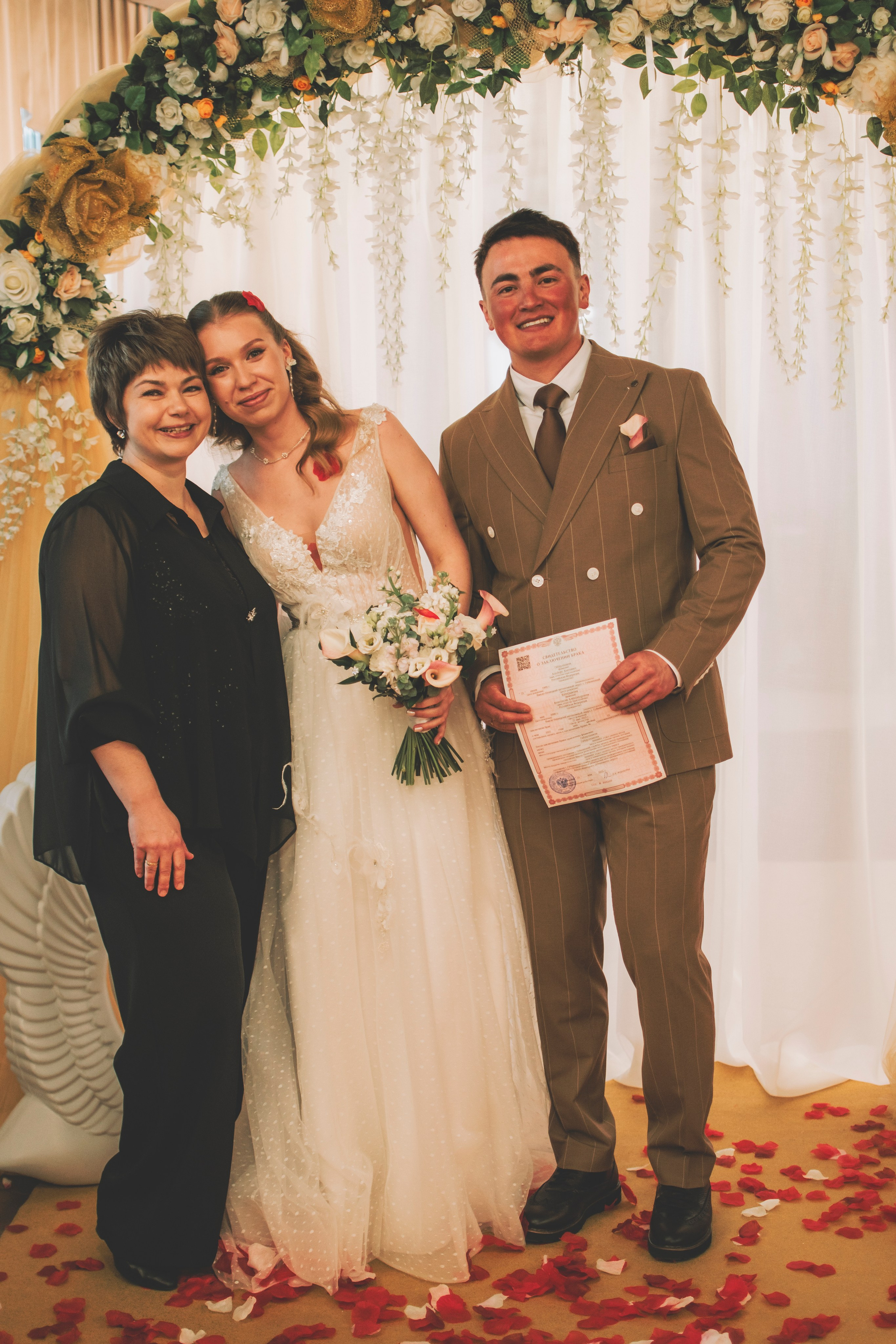 Альберт и Анастасия (Студийная фотосессия, роспись в ДК Нефтяник + фотосессия с гостями). Семейный и свадебный фотограф Губкинский и Ставрополь