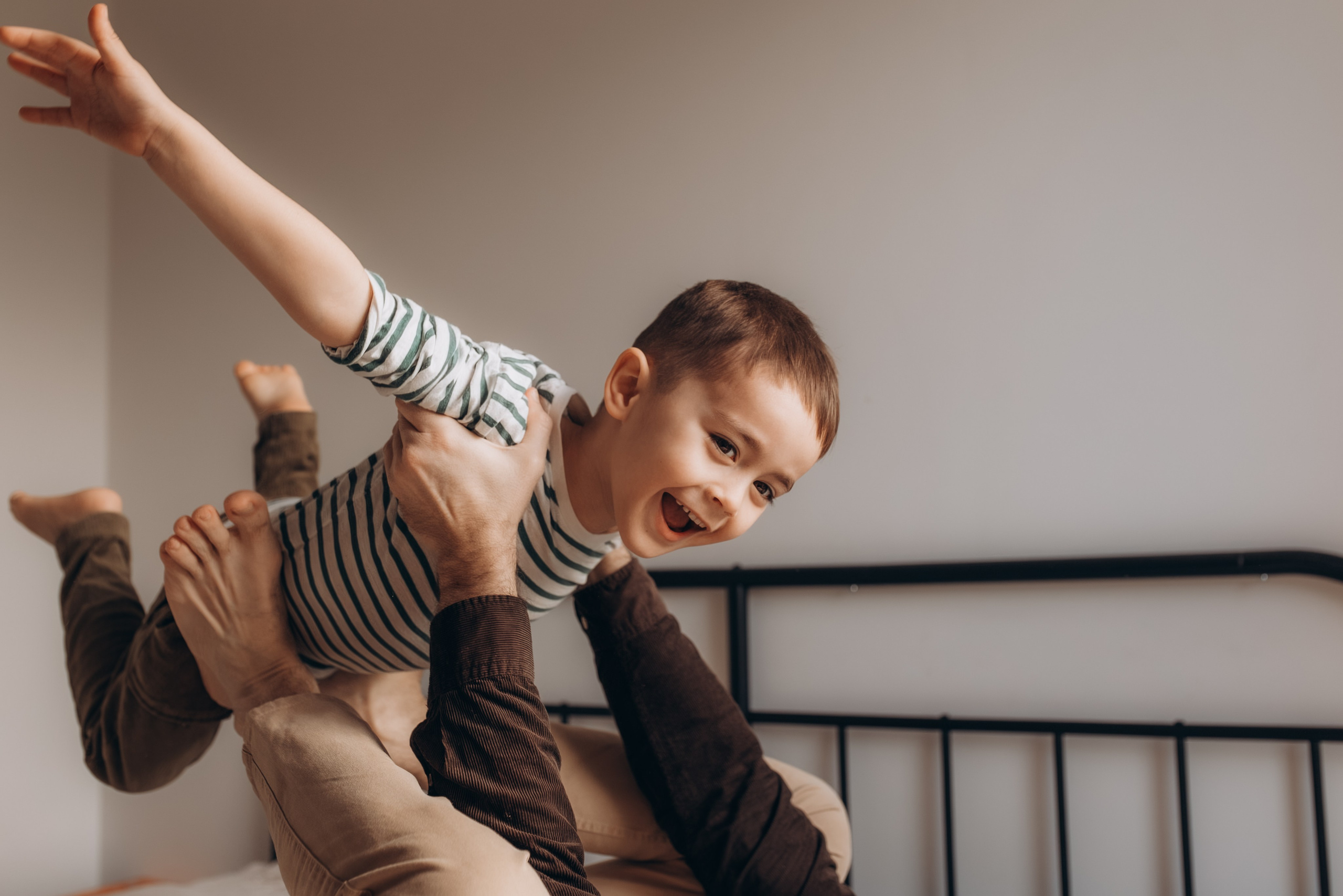Séance famille à domicile. Photographe des familles et enfants à Nantes et alentours