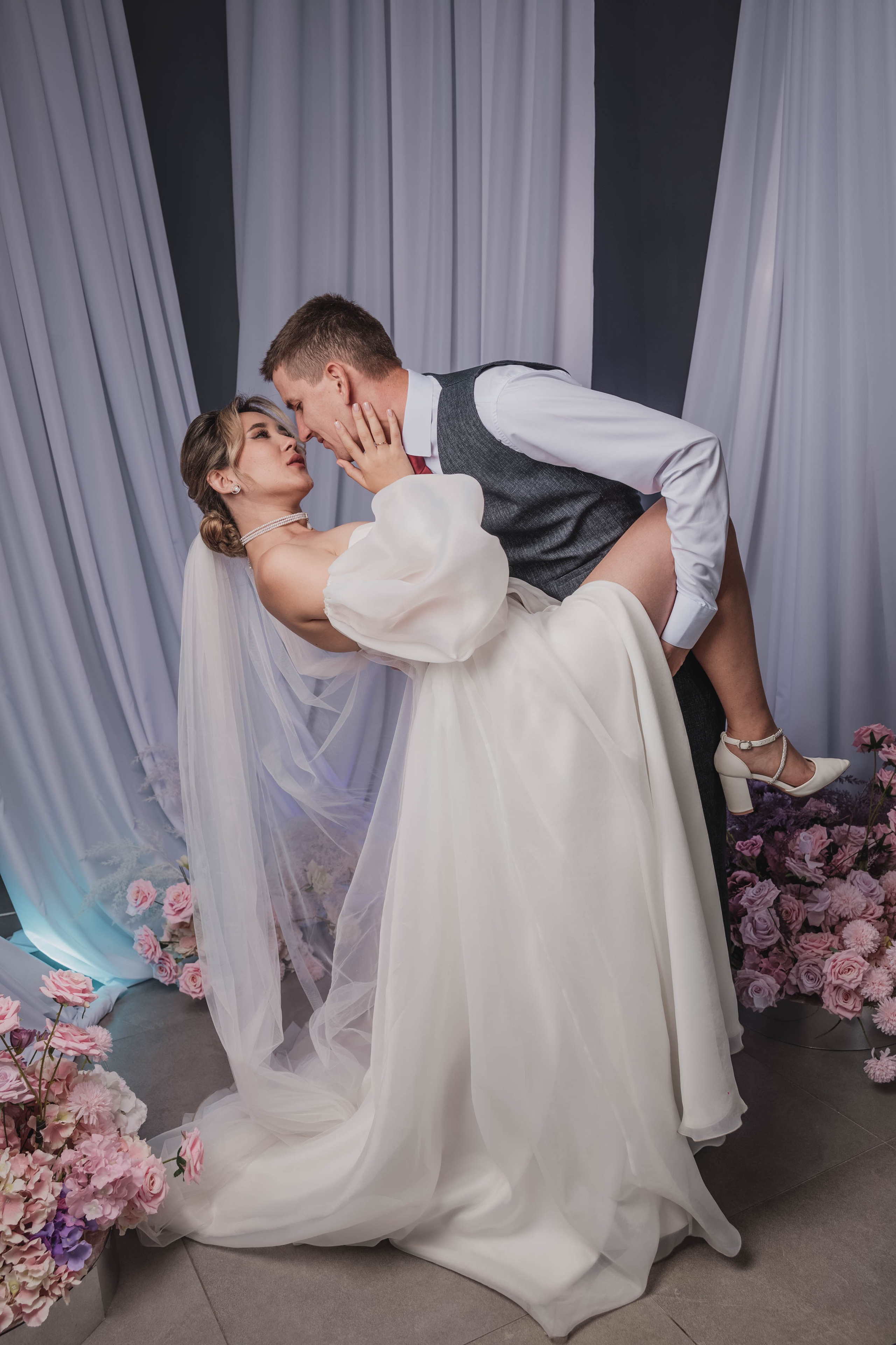 Свадебная фотосессия в фотостудии г. Саратова Яна и Сергей 28.08.2024. Свадебный фотограф, портретный фотограф в Москве и Саратове Оксана Анциферова