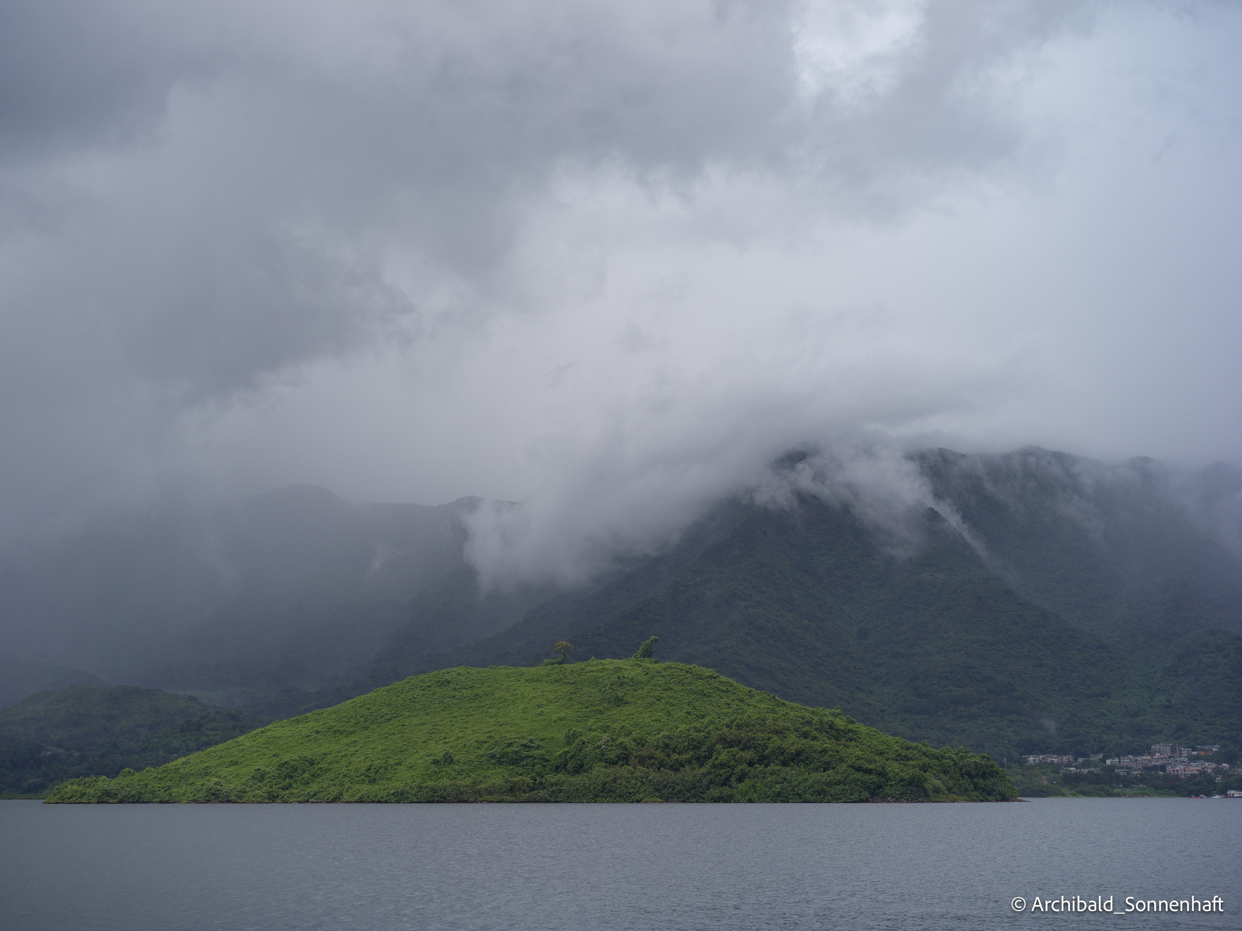 Kayaking. Photographer in Guangzhou, China. Archibald Sonnenhaft