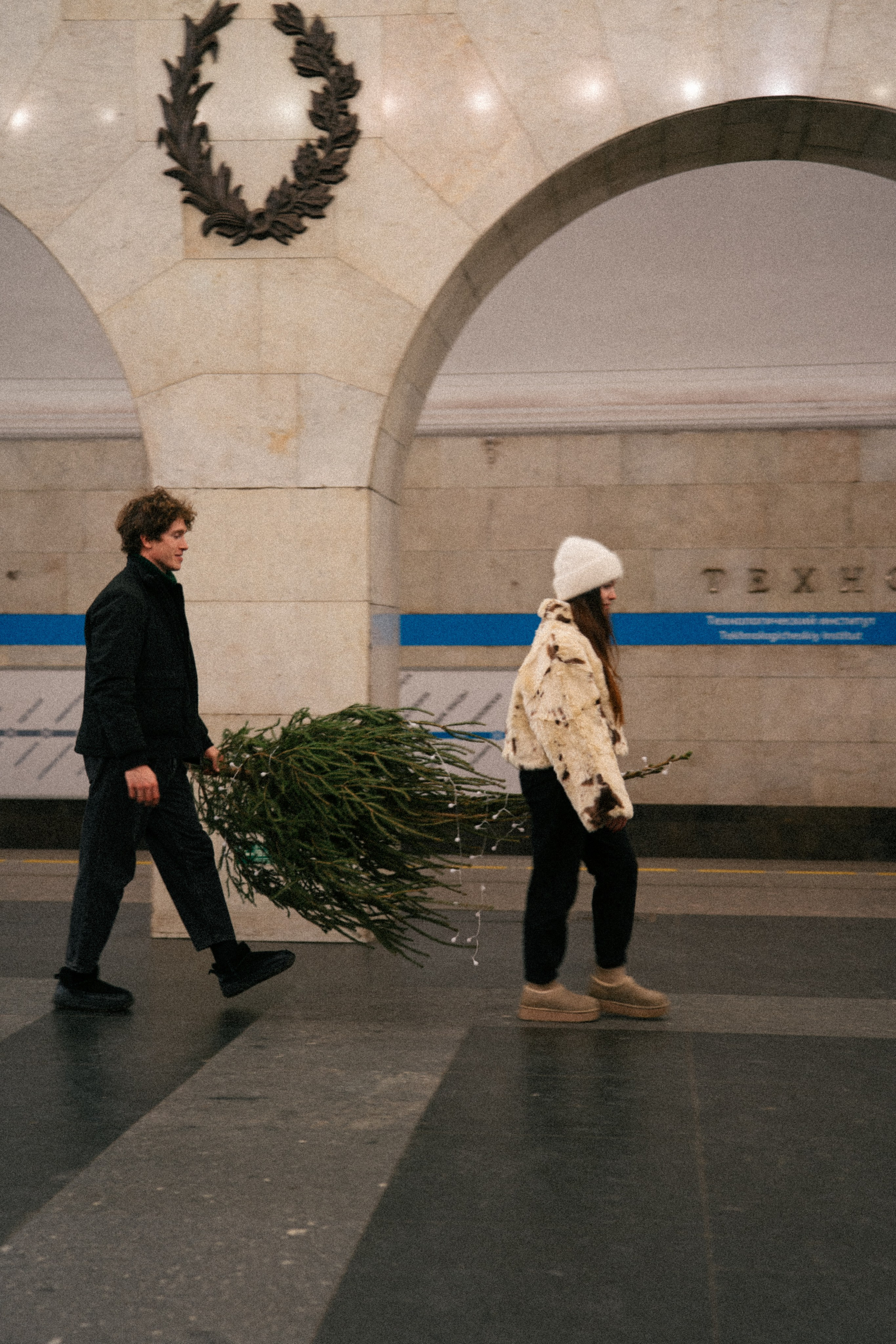 НОВОГОДНЯЯ ПРОГУЛКА ПАРЫ ПО ЧЕРНЫШЕВСКОЙ ПЕРЕД НОВЫМ ГОДОМ. Профессиональный фотограф, Санкт-Петербург — Виктория Богомолова