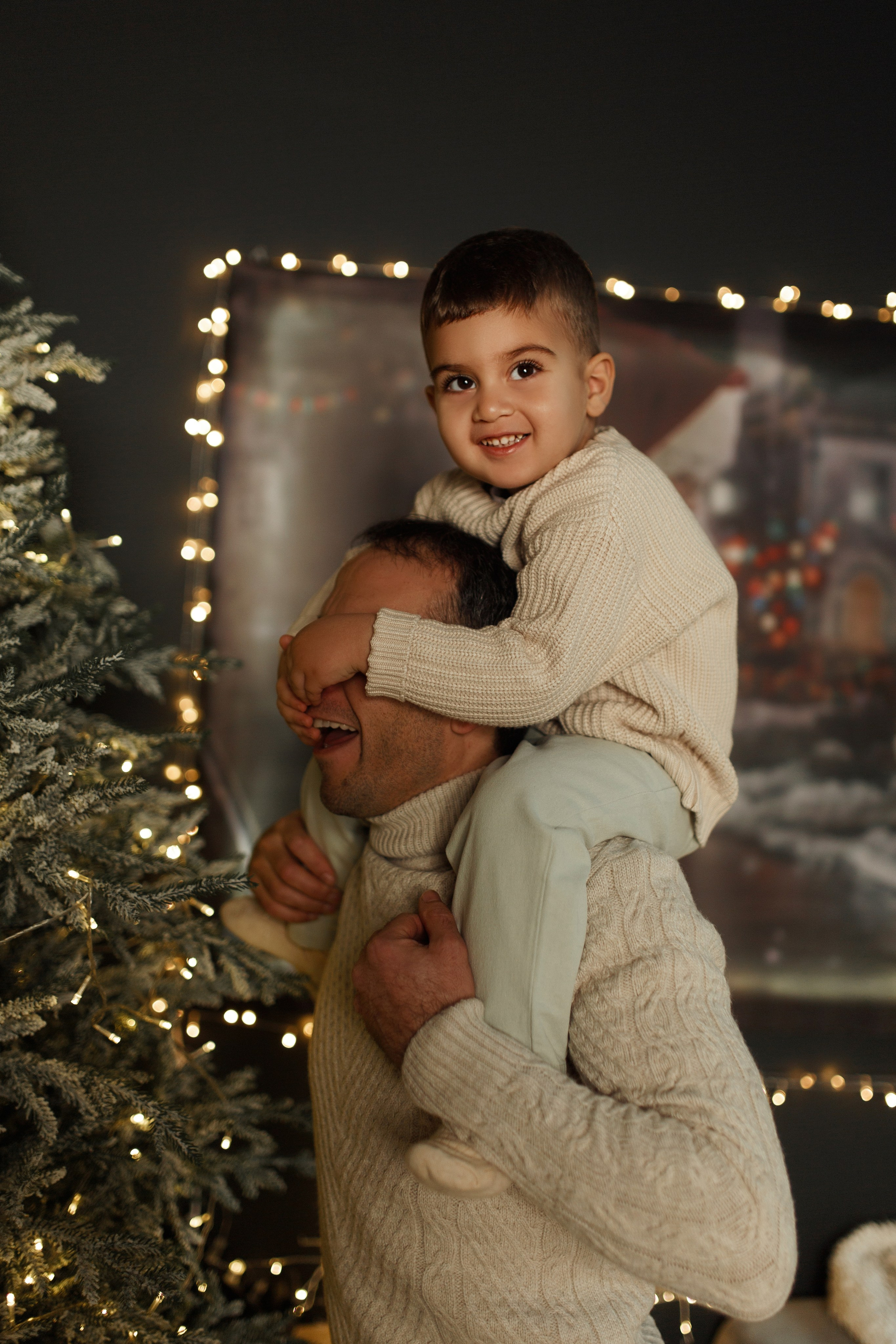 Микаэльчик, Сергей и Анжелика. Новый год 2023. Famous Studio. Семейный и детский фотограф в Москве