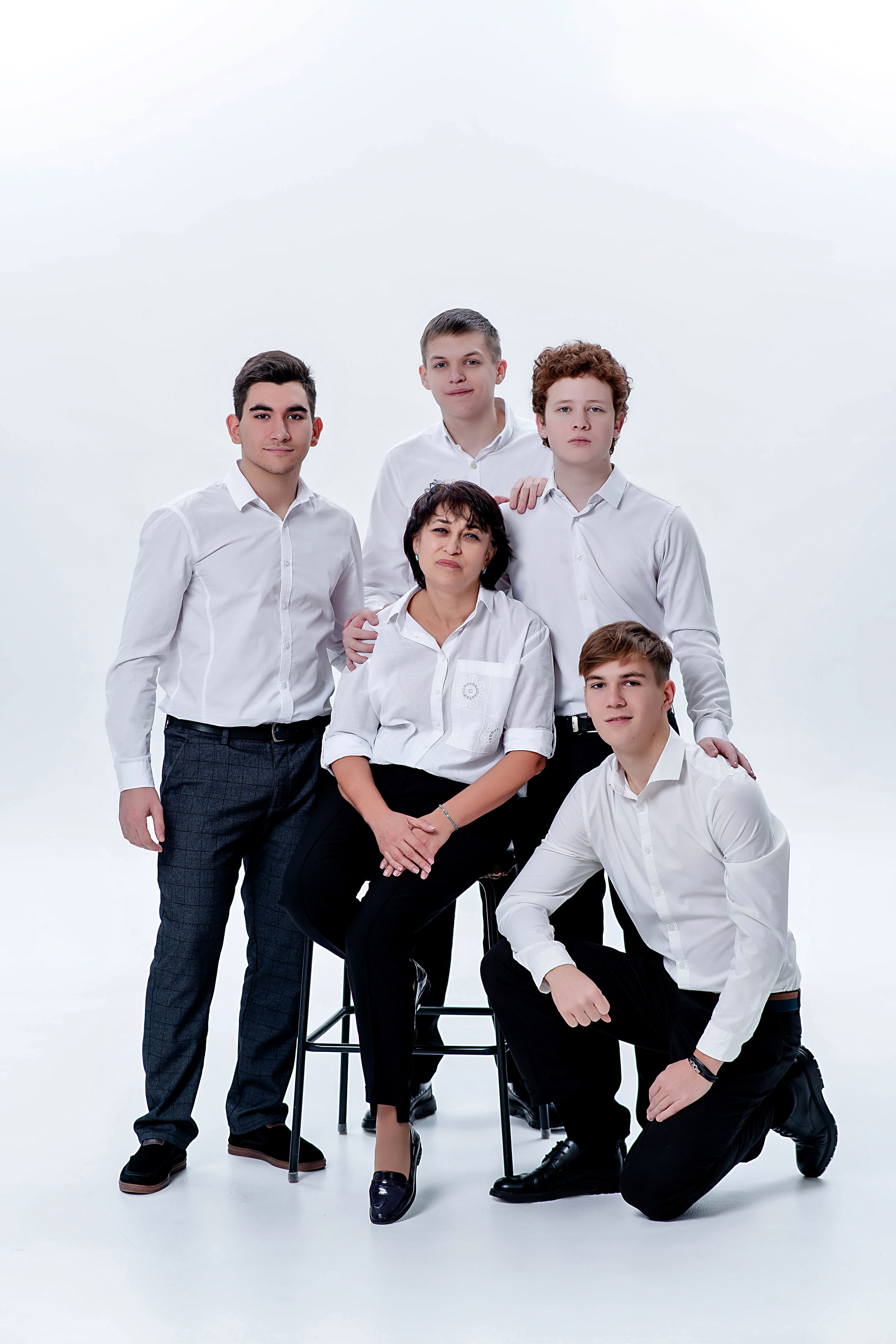 Фотосессия Гимназия № 14 класс 11Б ВЫПУСК 2025. Современные Выпускные Альбомы в Ростове-на-Дону