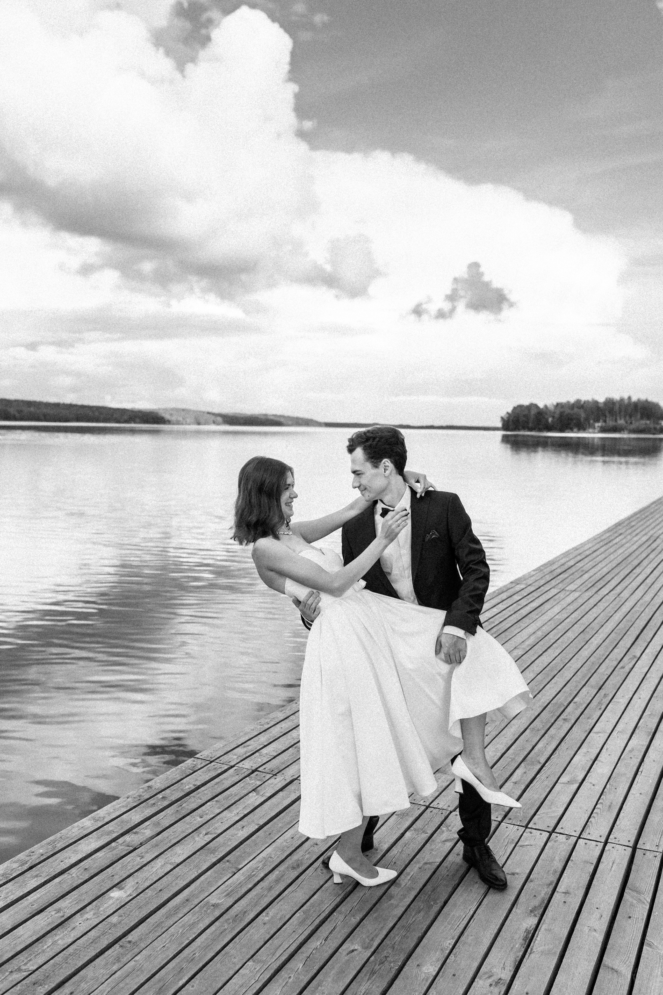 Прогулки во время свадебного банкета. Happiness is in the moments