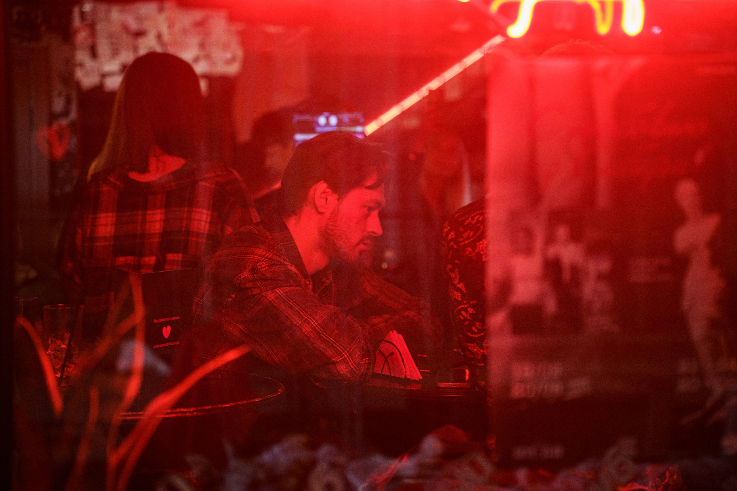 Из Сибири с любовью. Бар разбитых сердец. Концертный и репортажный фотограф в Санкт-Петербурге Слава Пахомов