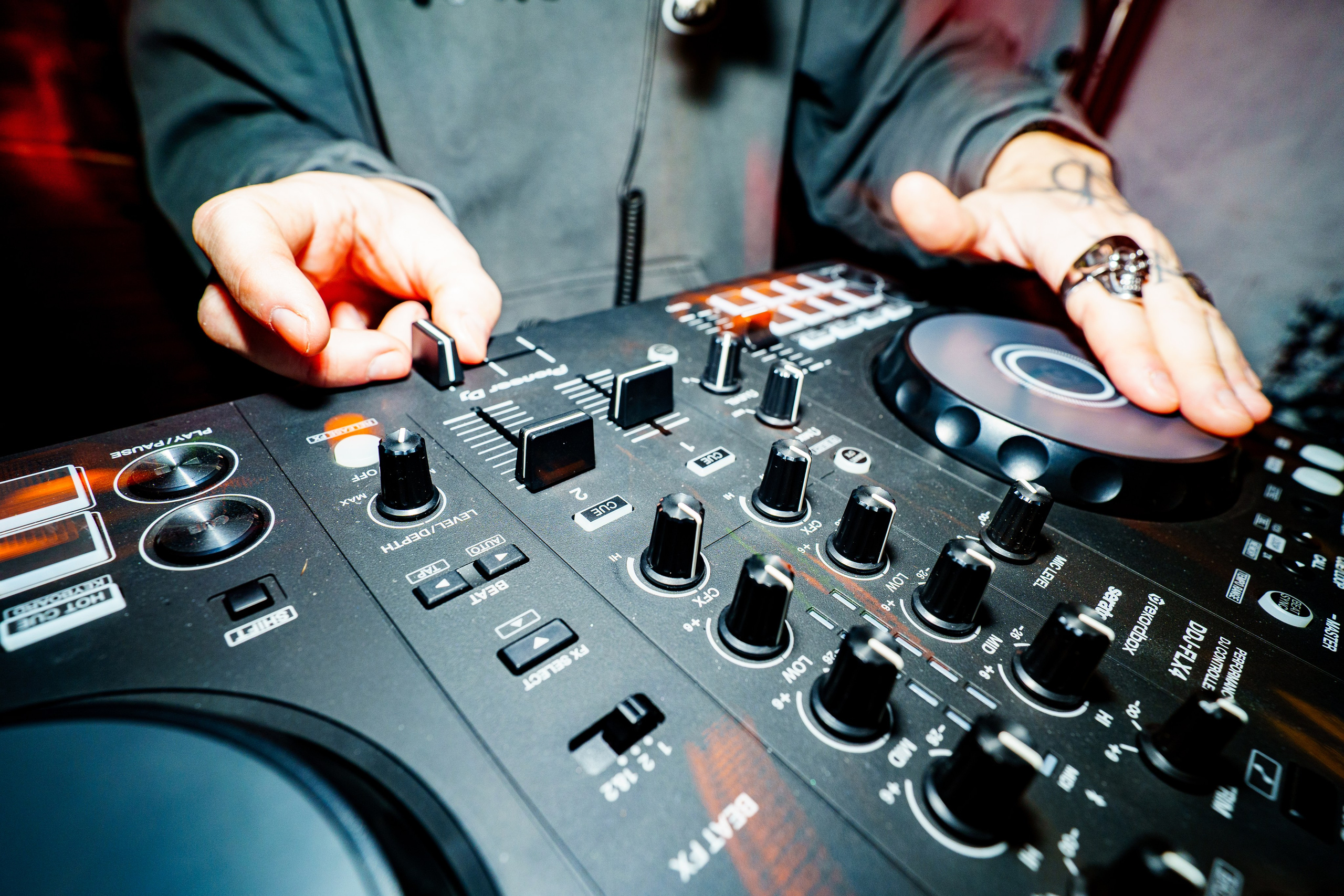 From NSK to SPB. Dj Enott. Концертный и репортажный фотограф в Санкт-Петербурге Слава Пахомов