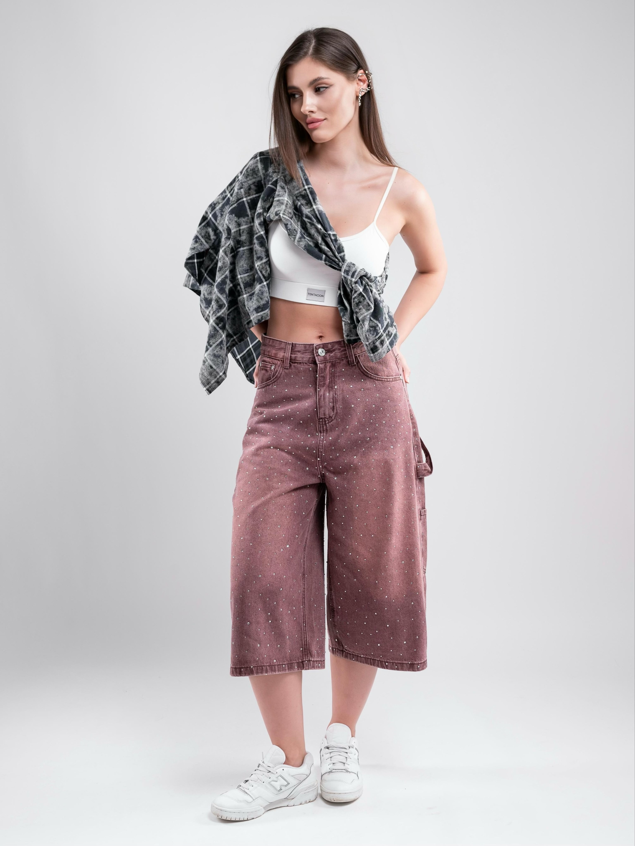 Джинсовые бриджи. Предметный фотограф, фото для маркетплейсов Пятигорск, КМВ