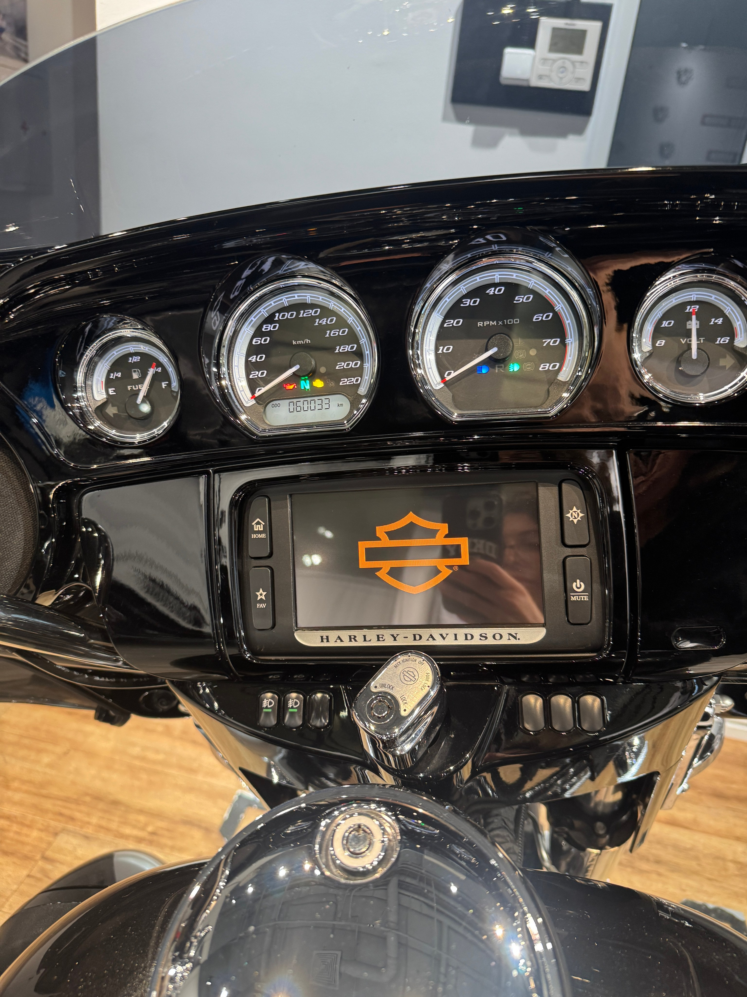 Мотоциклы Harley-Davidson 2017 Electra Glide Limited (Black Tempest) (Touring)  — купить мотоцикл. Hello Davidson, Москва. Только хорошие мотоциклы…