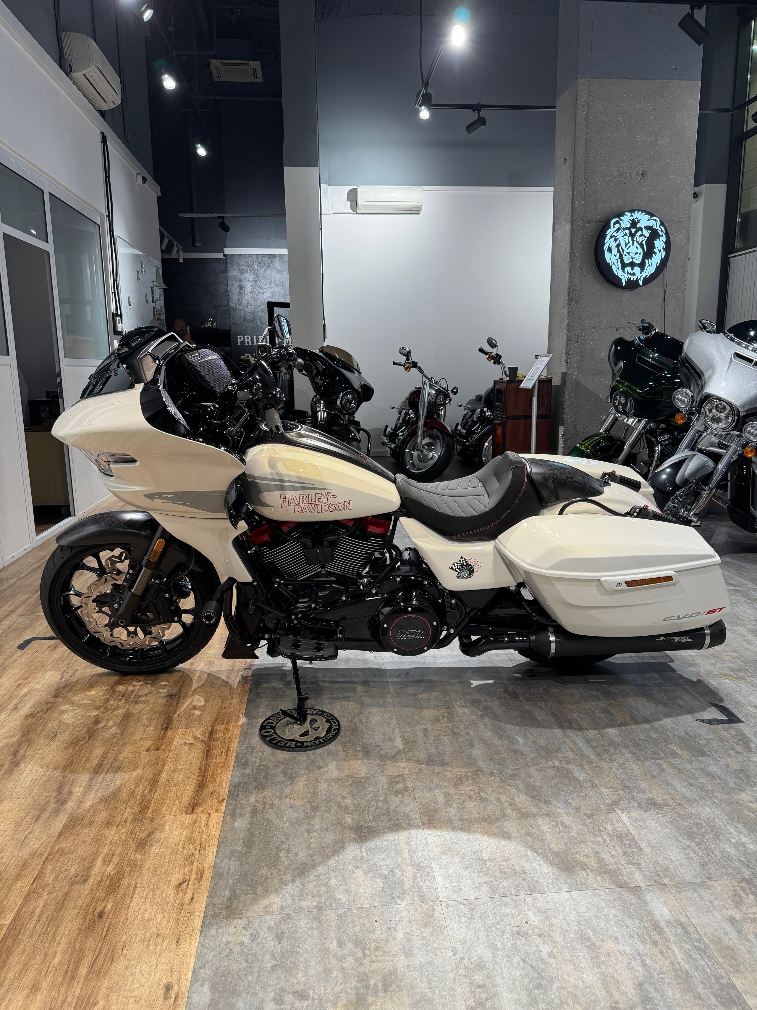 Мотоциклы Harley-Davidson 2024 CVO Road Glide ST 121 (Touring)  — купить мотоцикл. Hello Davidson, Москва. Только хорошие мотоциклы…