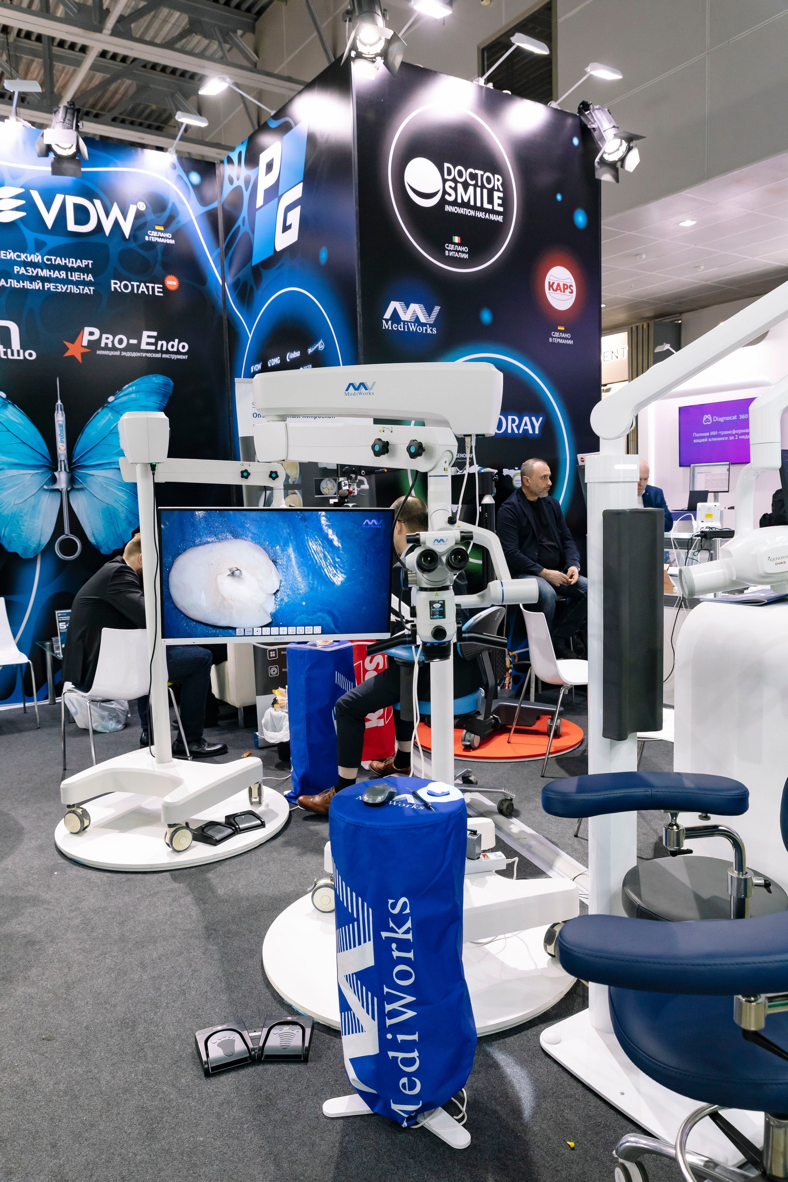 Стоматологическая выставка Dental Salon 2026. Профессиональный фотограф в Москве | Заказать фотосессию и съемку